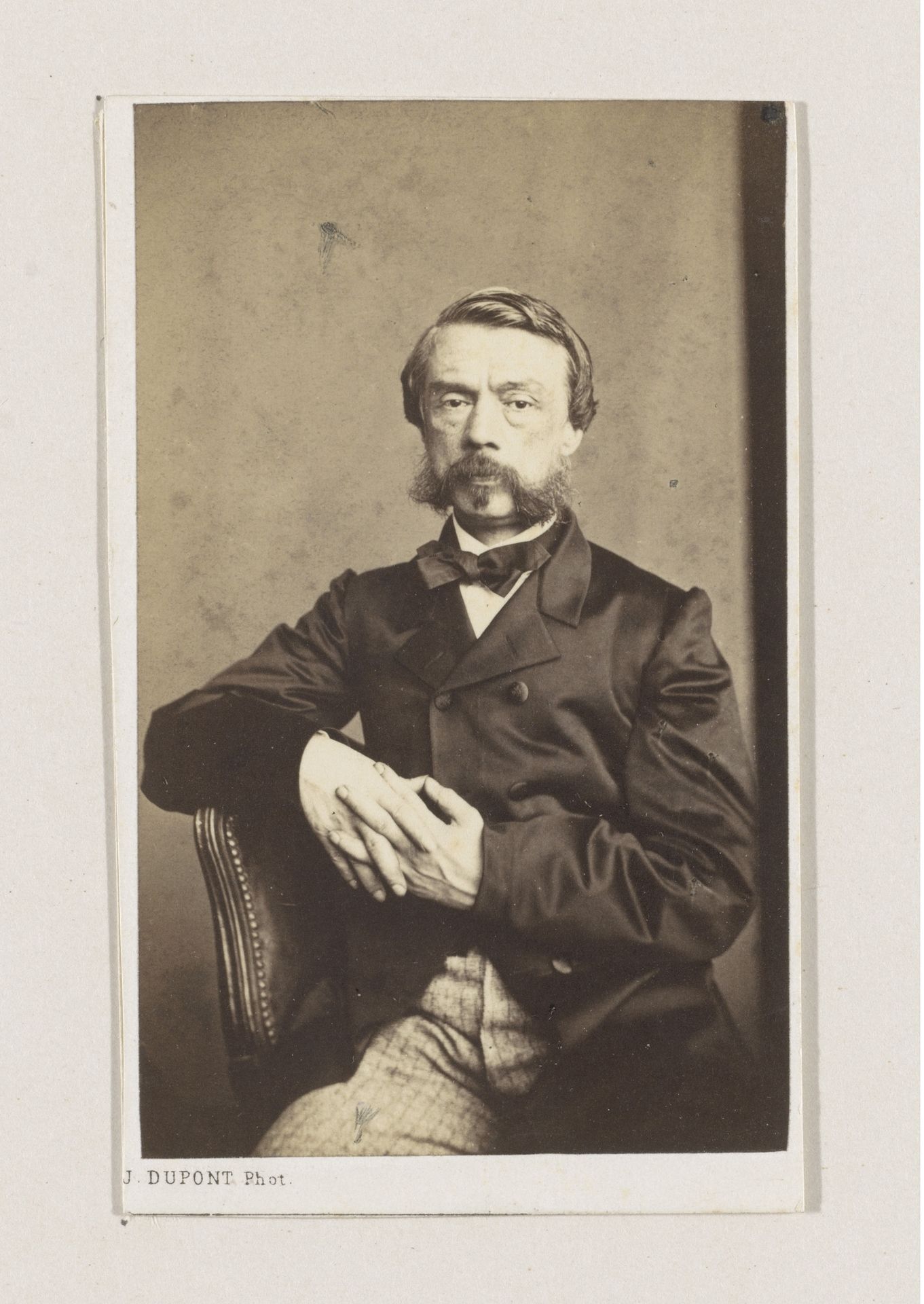 Portret van de beeldhouwer Jean François van den Kerckhove, halffiguur by Joseph Dupont