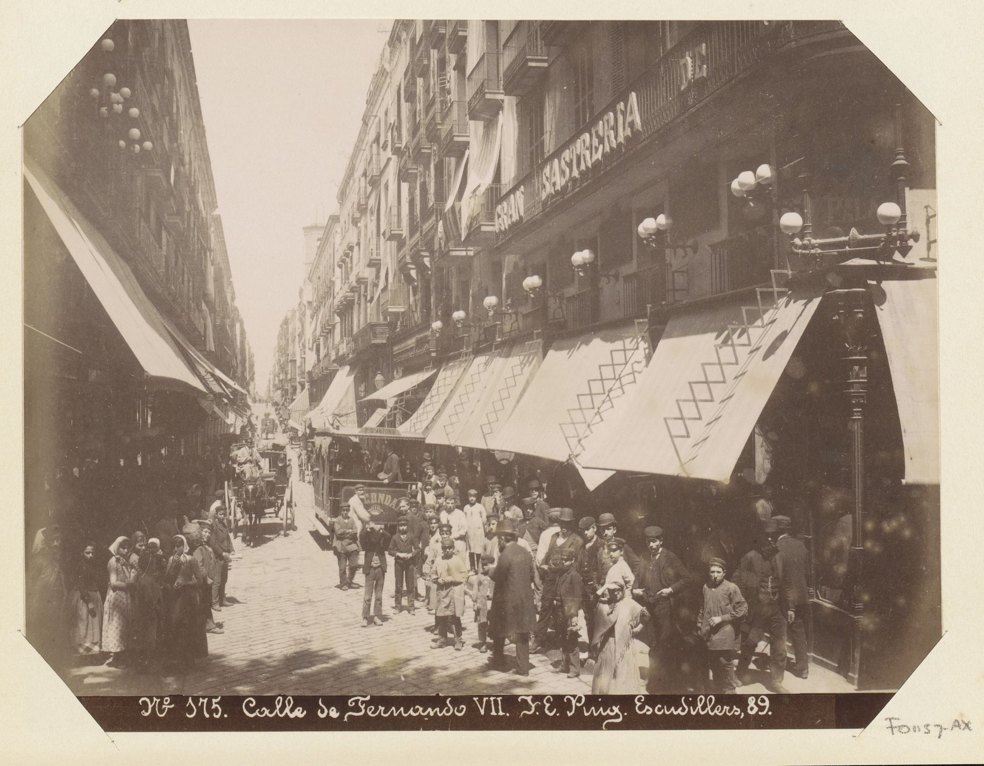 Straatgezicht op Calle de Ferran te Barcelona by J.E. Ping