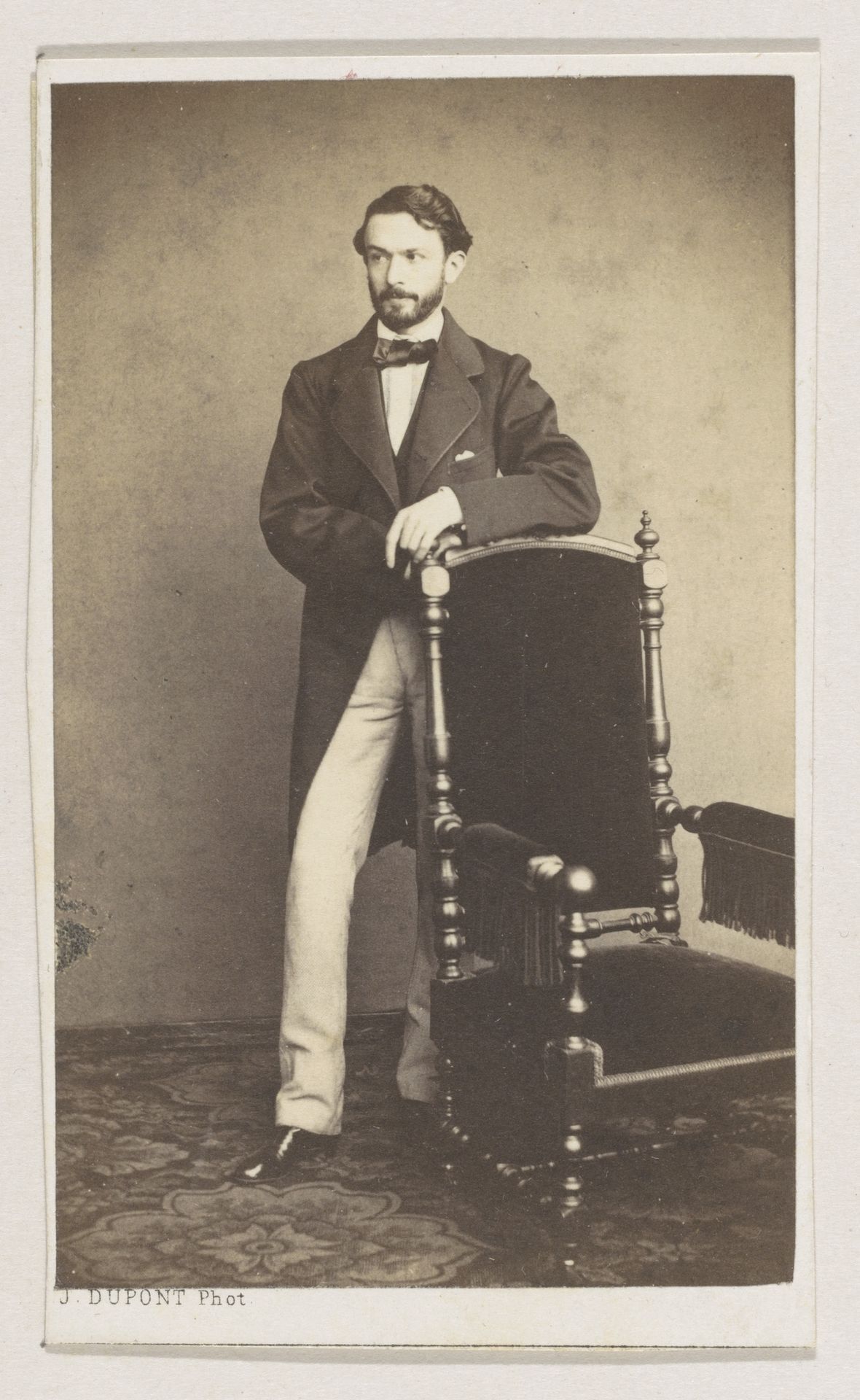 Portret van de schilder en beeldhouwer Jules Pecher, ten voeten uit by Joseph Dupont