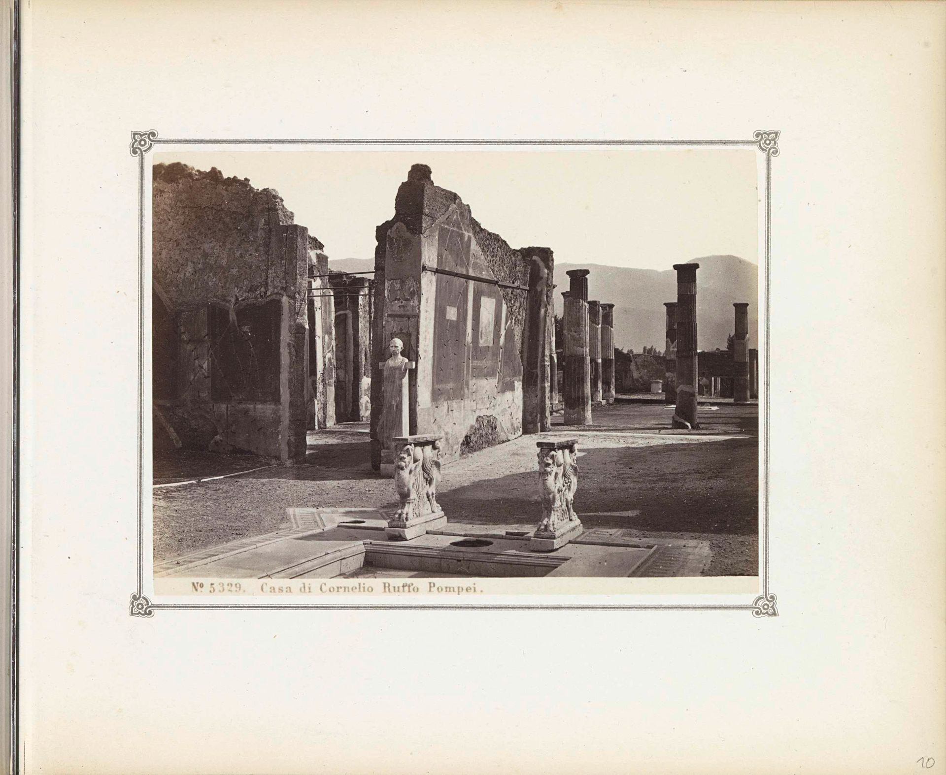 Restanten van het Casa di Cornelio Ruffo in Pompeï by Giorgio Sommer