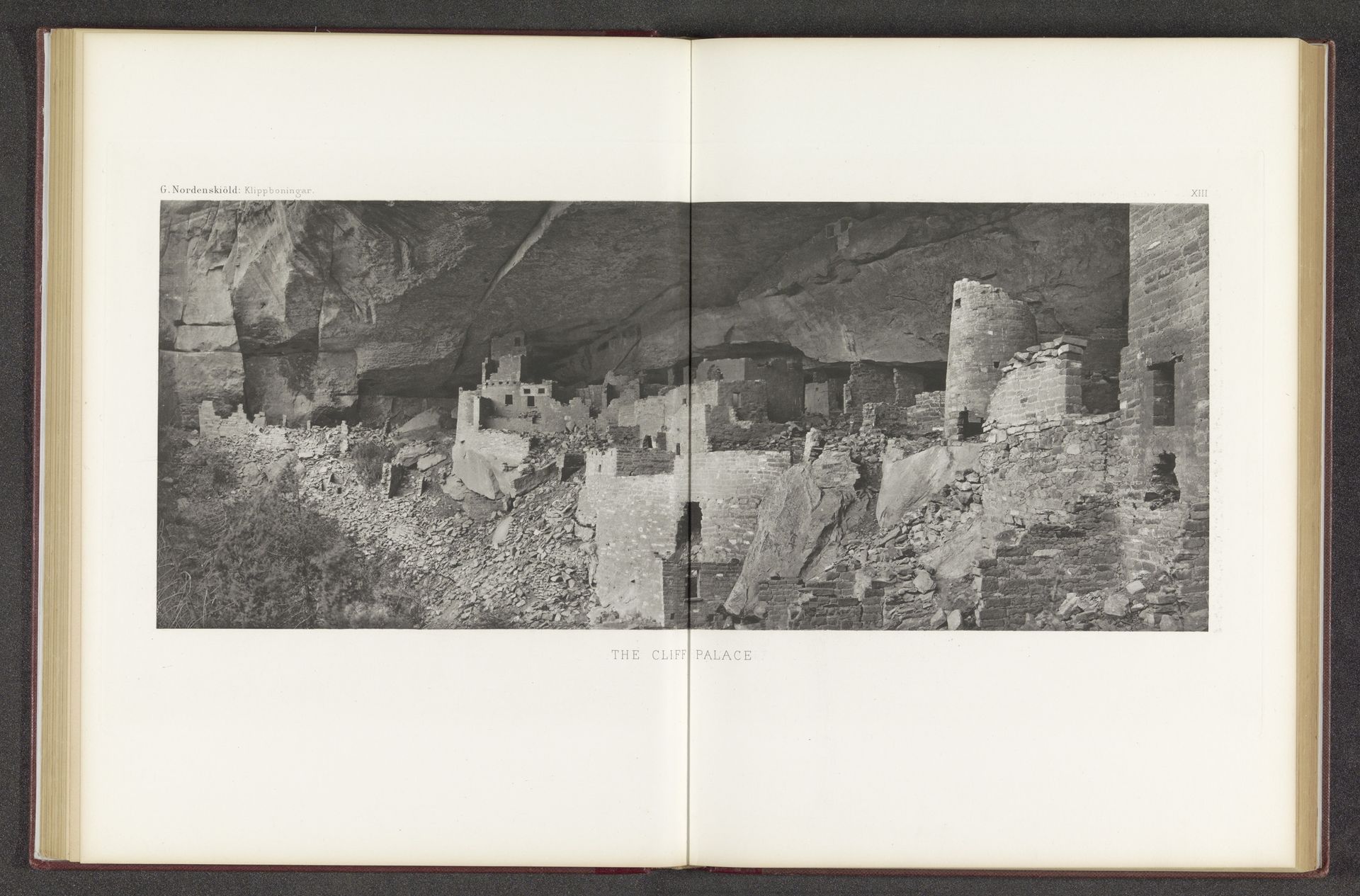 Gezicht op het Cliff Palace in Mesa Verde National Park by Gustaf Nordenskiöld