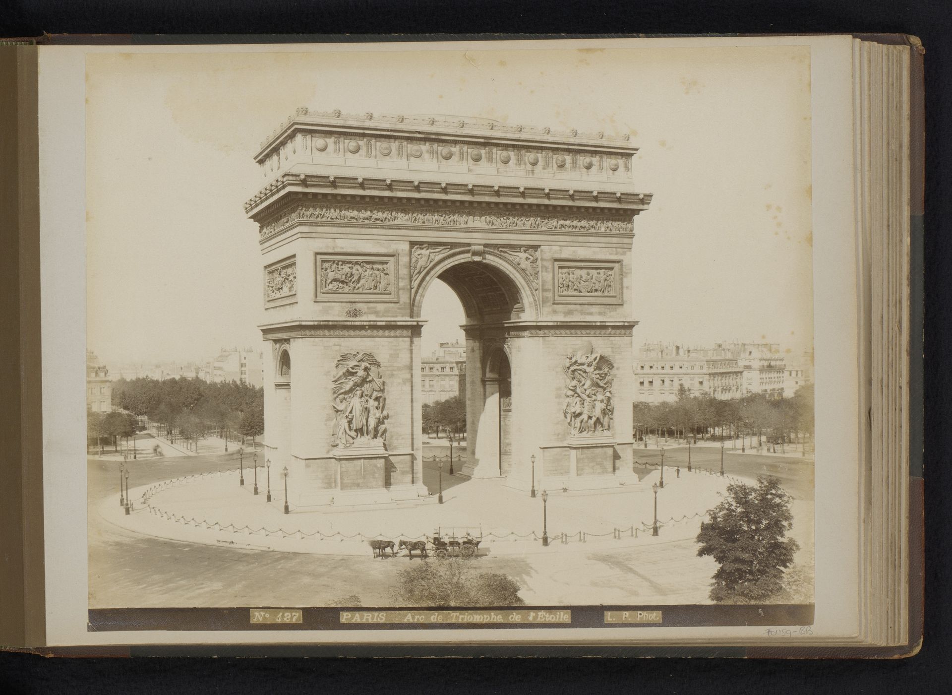 Arc de Triomphe in Parijs by LP