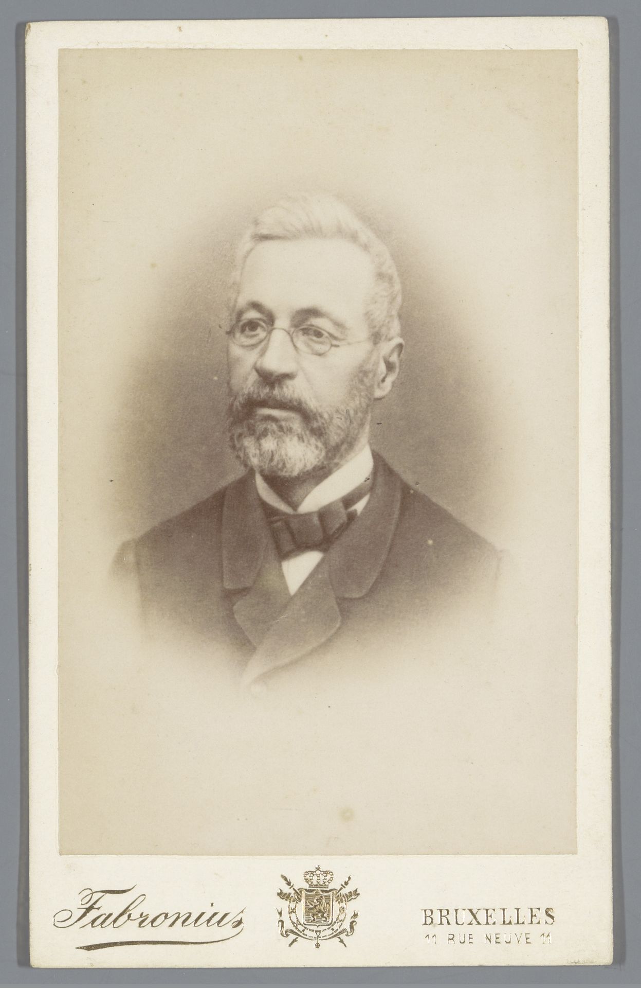Portret van een onbekende man met een bril by Edouard Fabronius