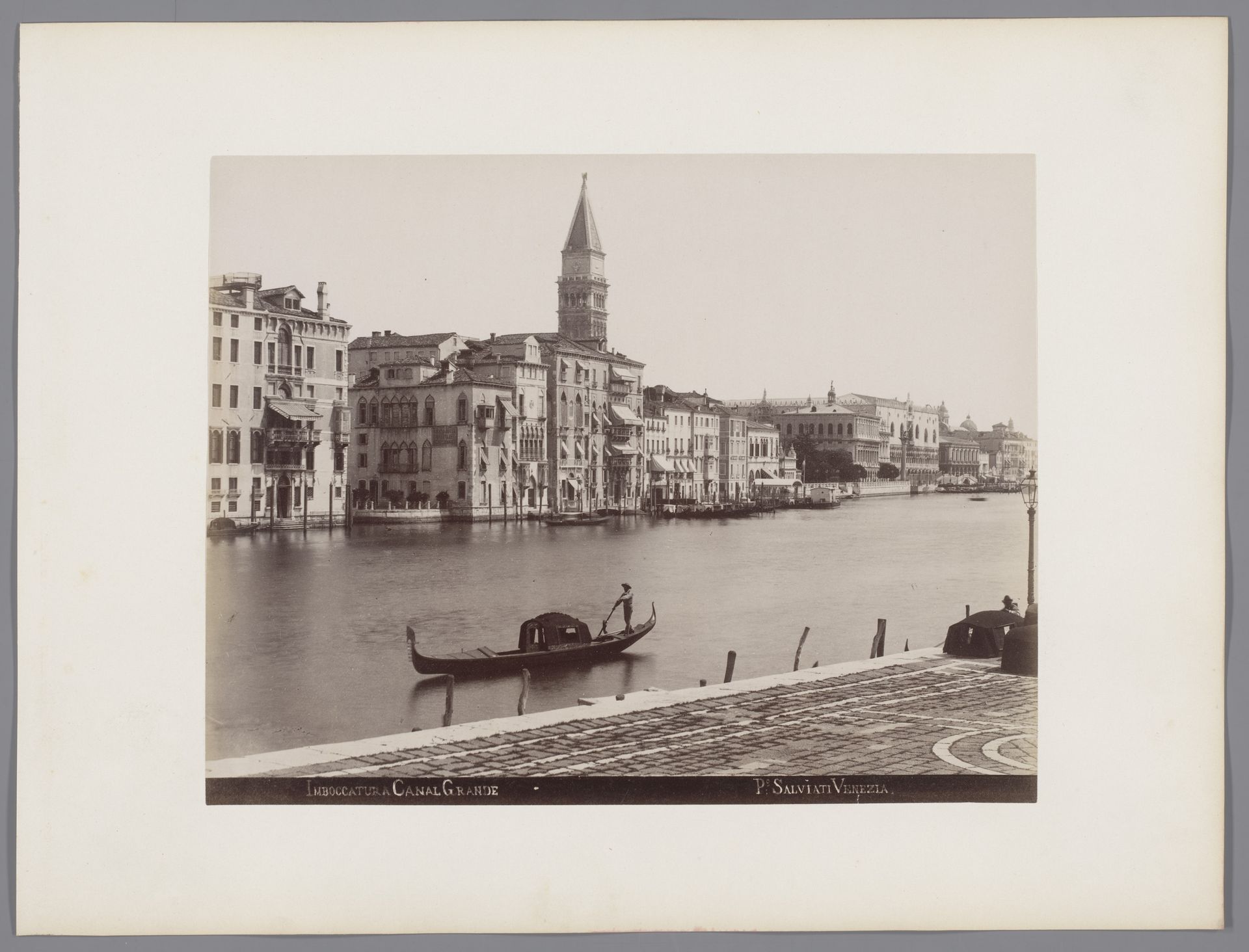 Gezicht op de ingang van het Canal Grande te Venetië by Paolo Salviati