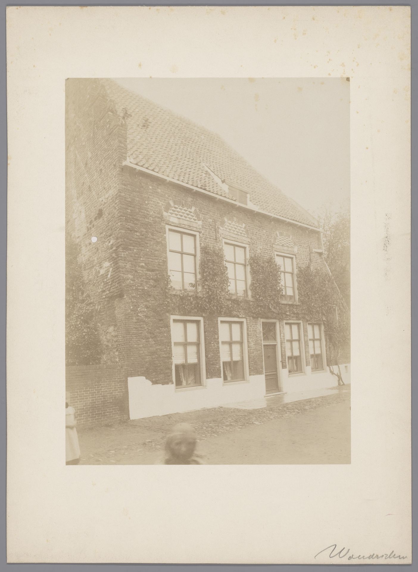 Gevel van het klooster op Molenstraat 75 te Woudrichem by anoniem (Monumentenzorg)