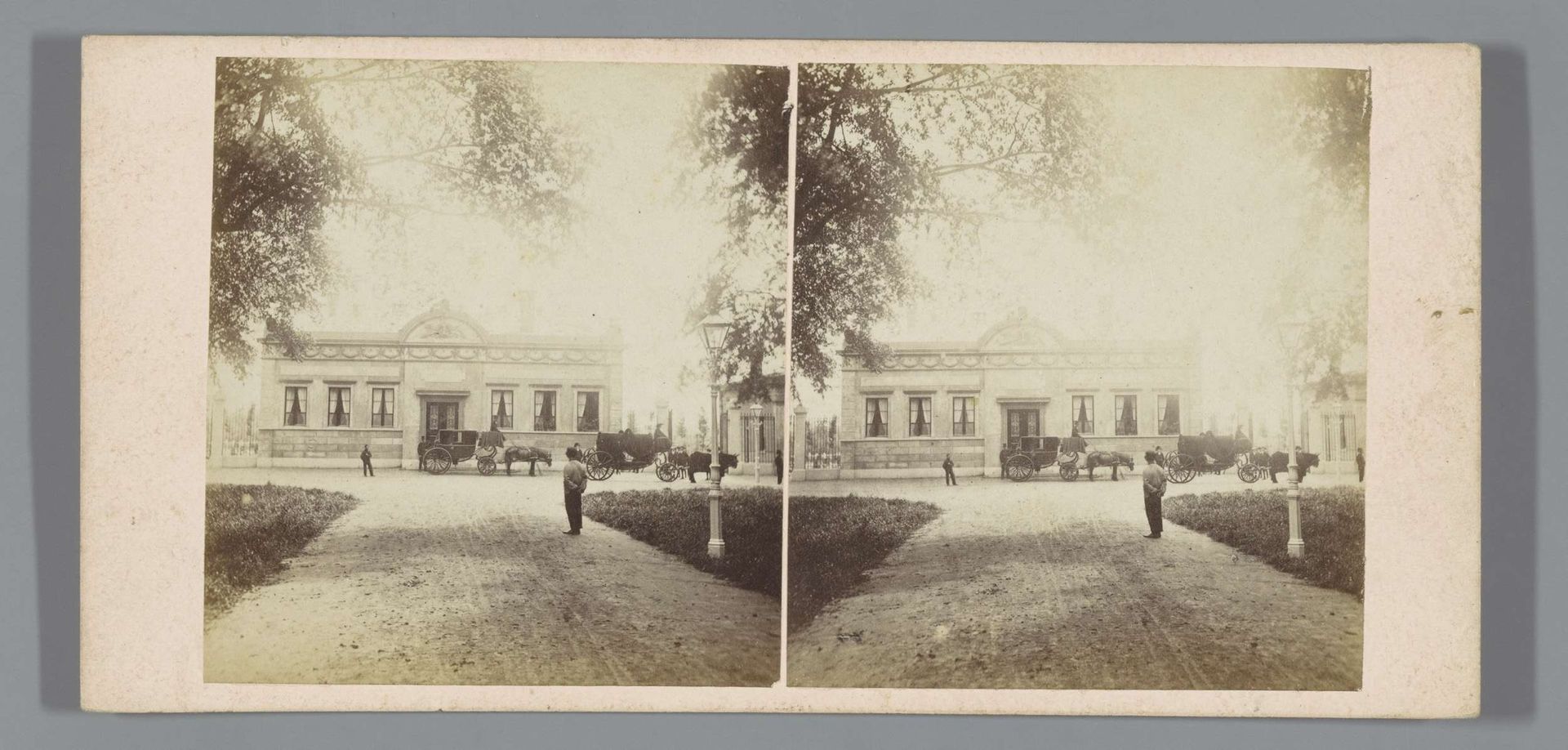 Gezicht op de Oosterbegraafplaats in Amsterdam by Pieter Oosterhuis