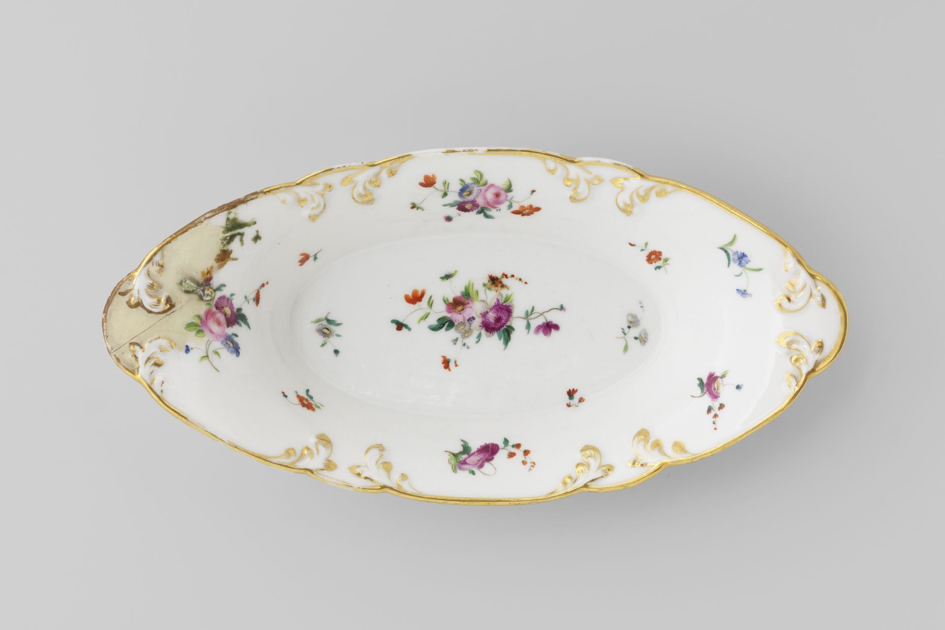 Dish with bouquets and flower sprays by Fabriek Dominique Denuelle