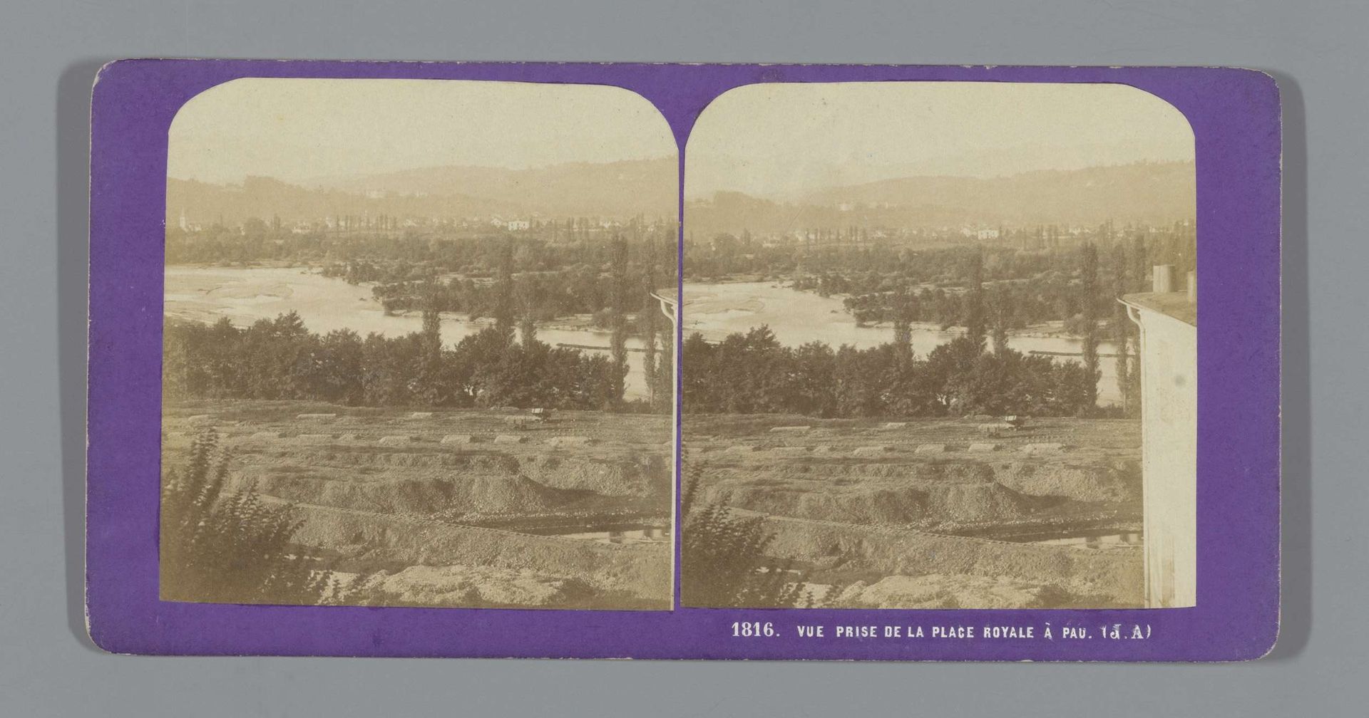 Gezicht op de oevers van de rivier de Ousse, gezien vanaf de Place Royale in Pau by Jean Andrieu