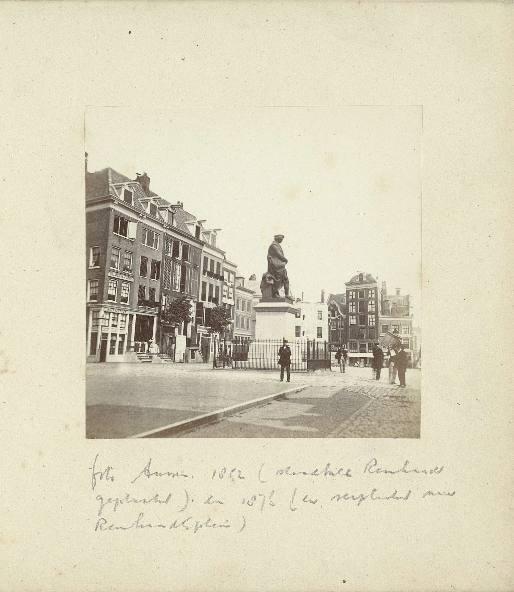 Rembrandtmonument op de Botermarkt, thans Rembrandtplein by Anonymous