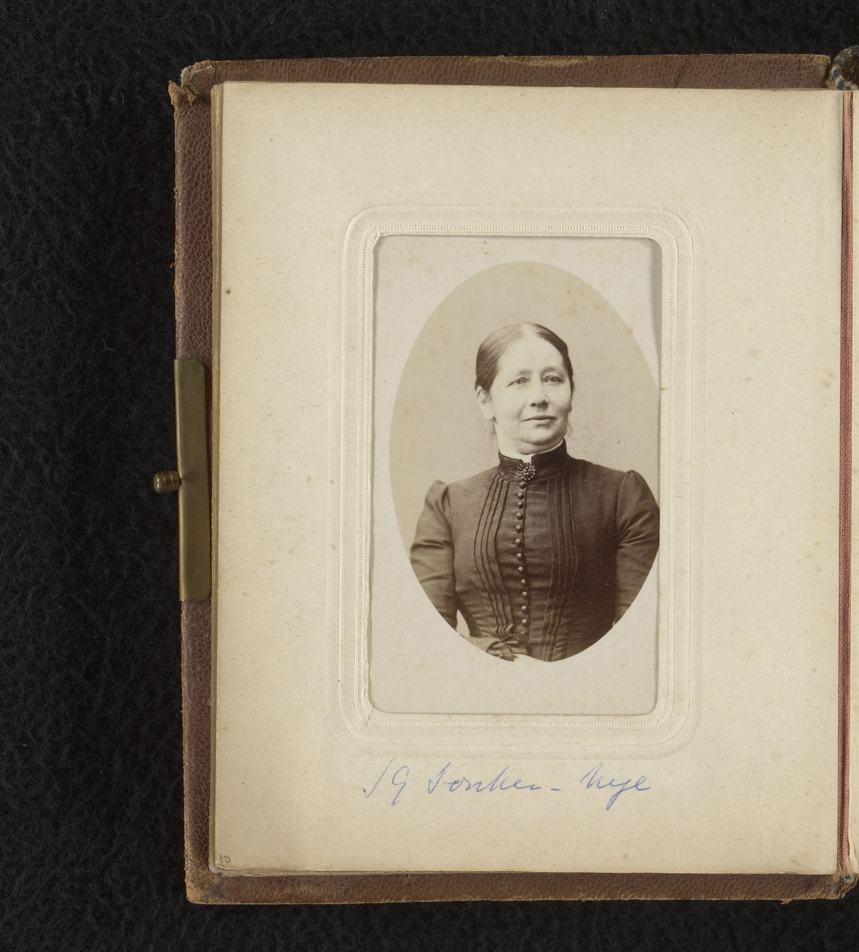 Portret van Johanna Geertruida Jonker-Nije by Johannes Leonardus van der Heijden