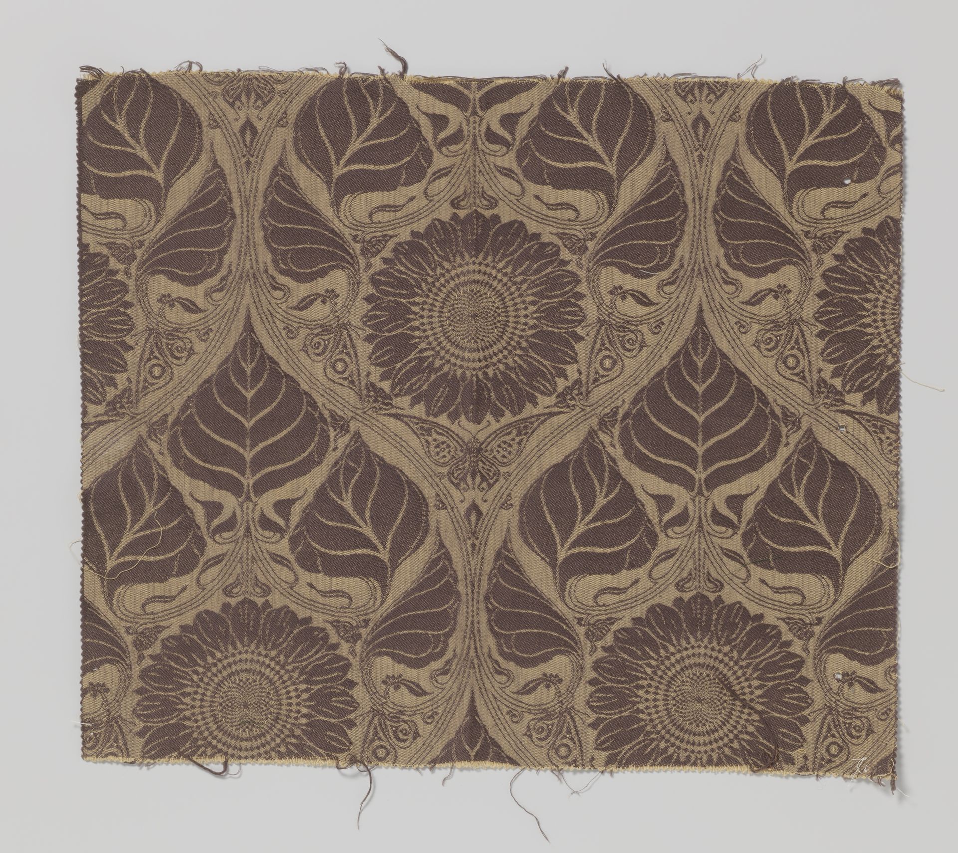 Fragment van bespanningsstof met patroon van zonnebloem en vlinders binnen spitsovalen by Theo Nieuwenhuis