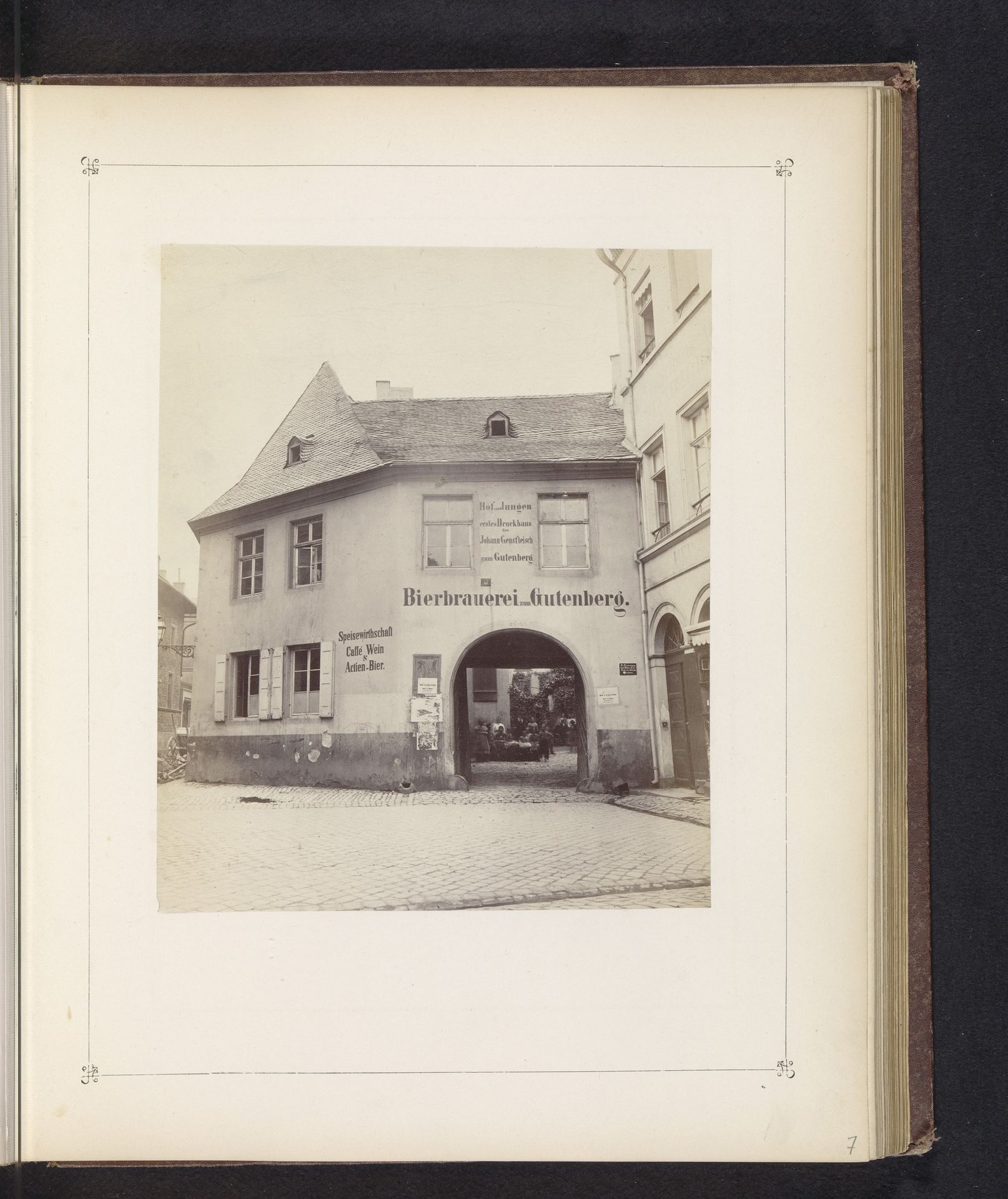 Exterieur van de voormalige drukkerij van Johannes Gutenberg te Mainz by B. Erdmann