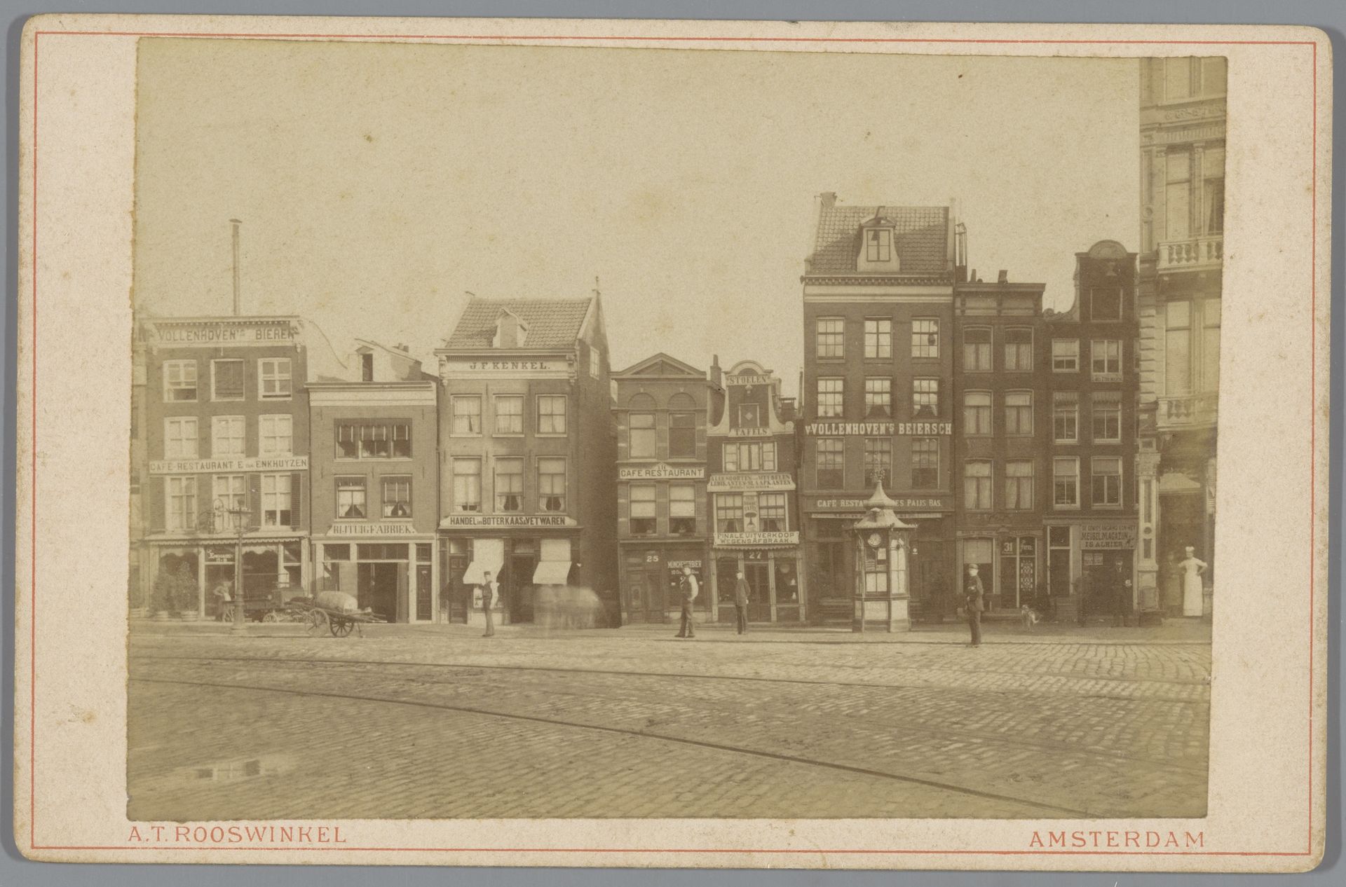 Gezicht op het Rembrandtplein in Amsterdam by Andreas Theodorus Rooswinkel