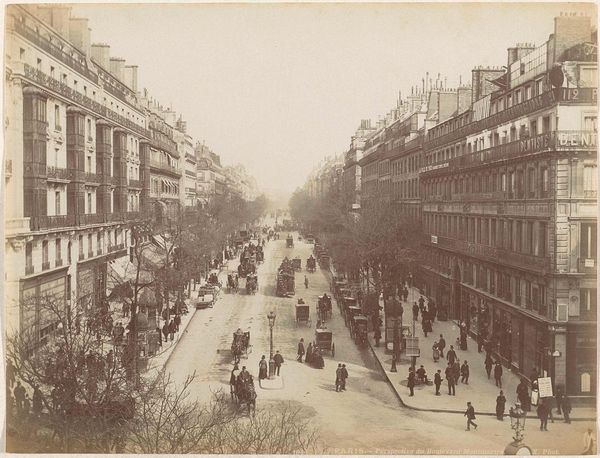 Boulevard Montmart in, Parijs by X phot.