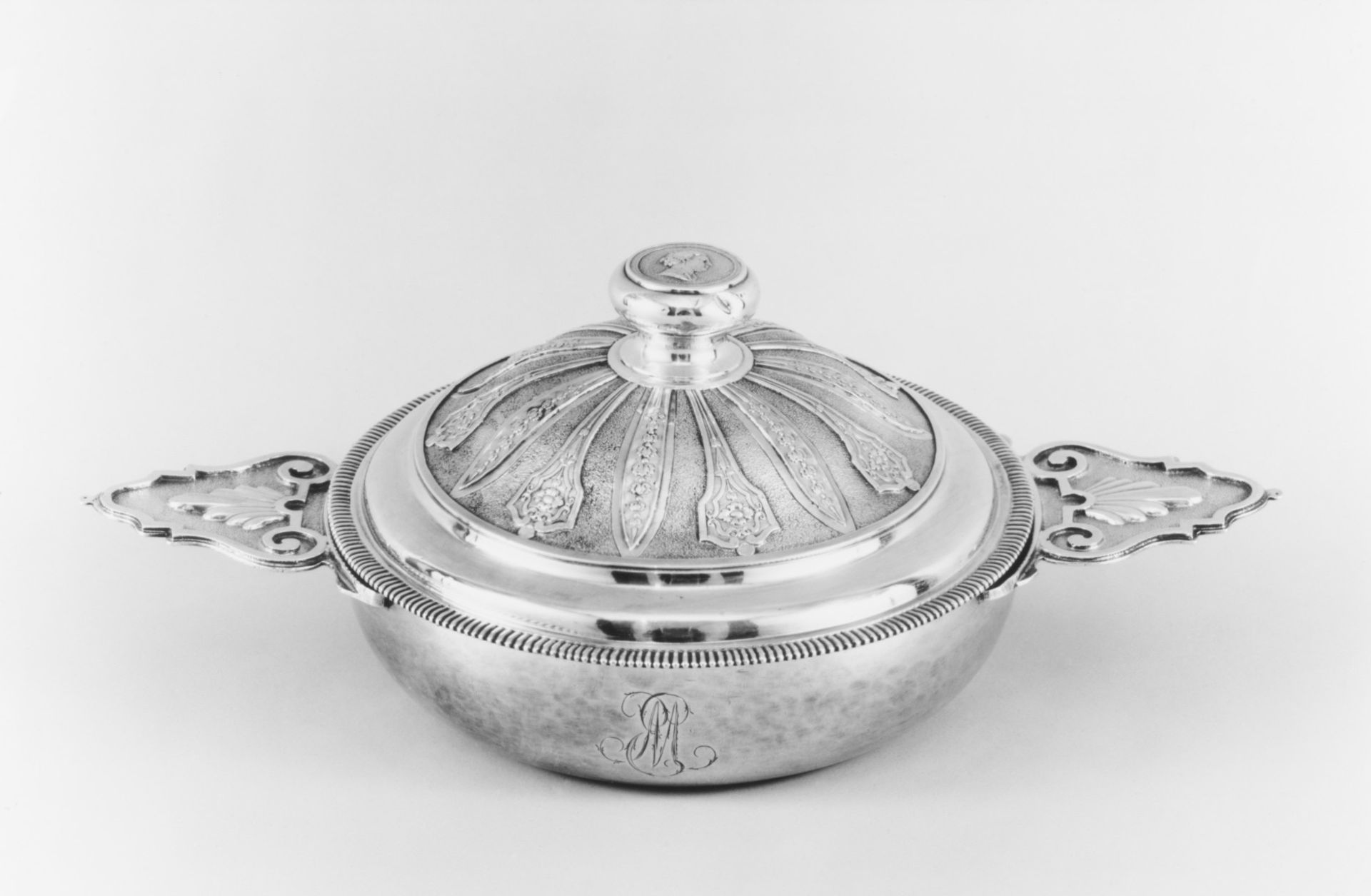 Bowl with cover (Écuelle) by Ipolyte Garlet