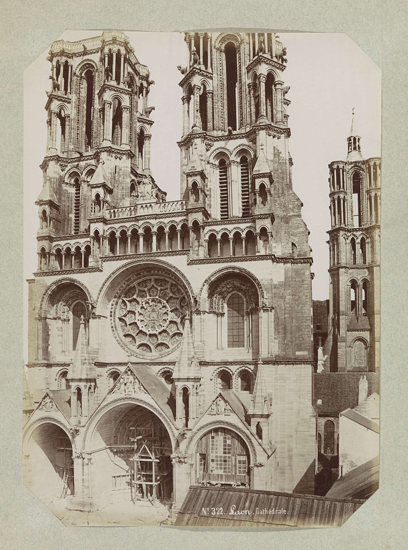 Portalen en torens van de kathedraal van Laon by Médéric Mieusement