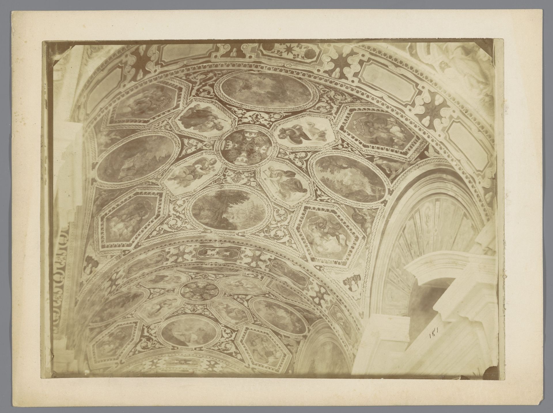 Plafondschilderingen in de Vaticaanse Musea te Vaticaanstad by Gustave Eugène Chauffourier