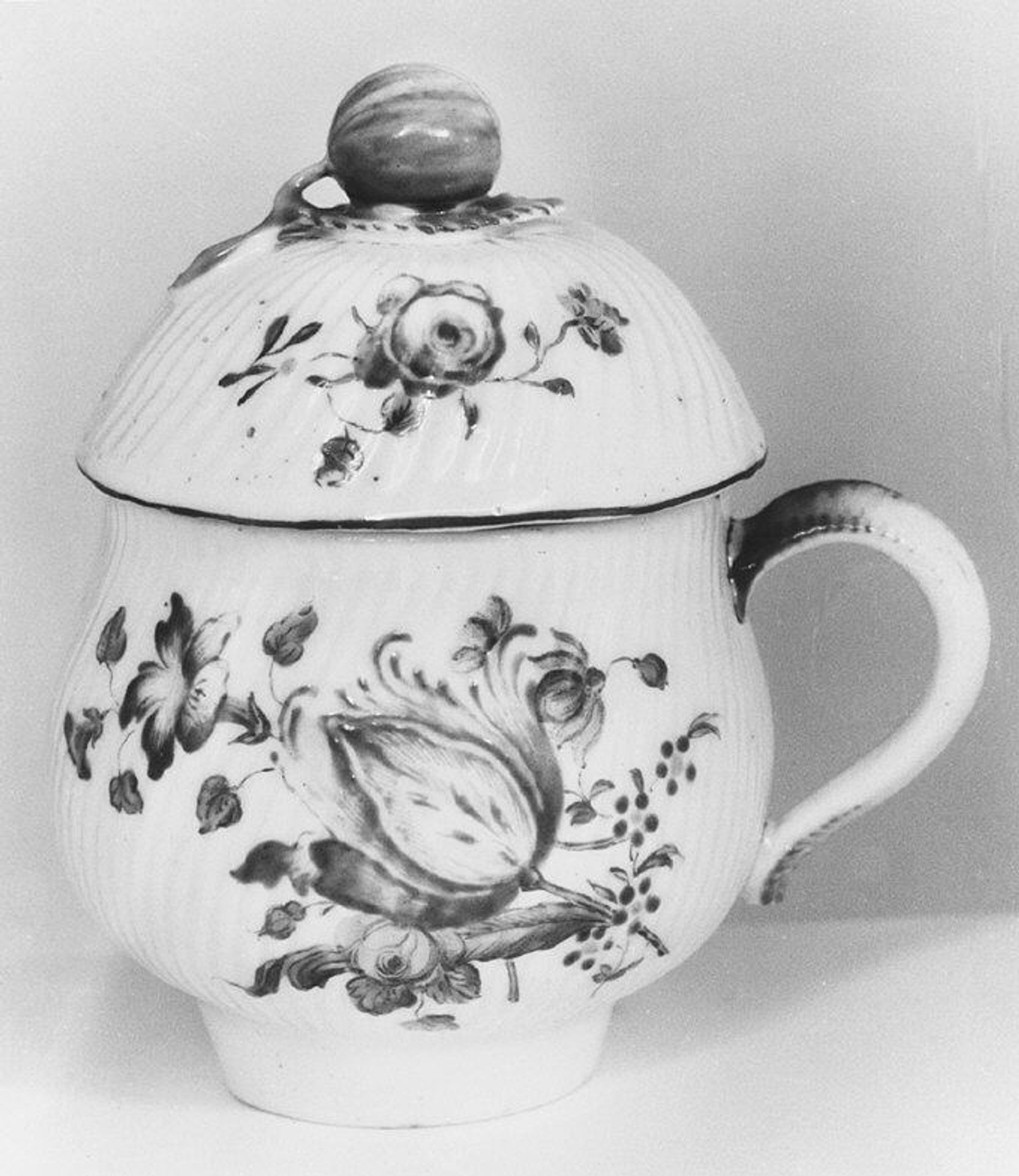 Cream pot with cover by Marieberg Manufactory