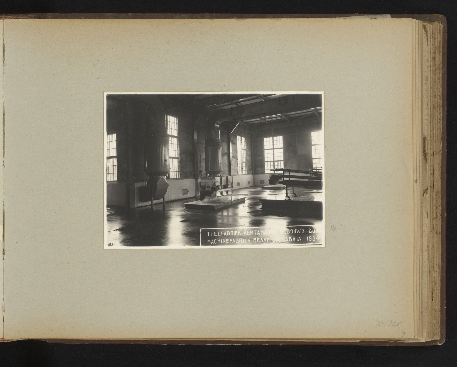 Theefabriek Kertamanah gebouwd door Machinefabriek Braat Soerabaia 1934 by Anonymous