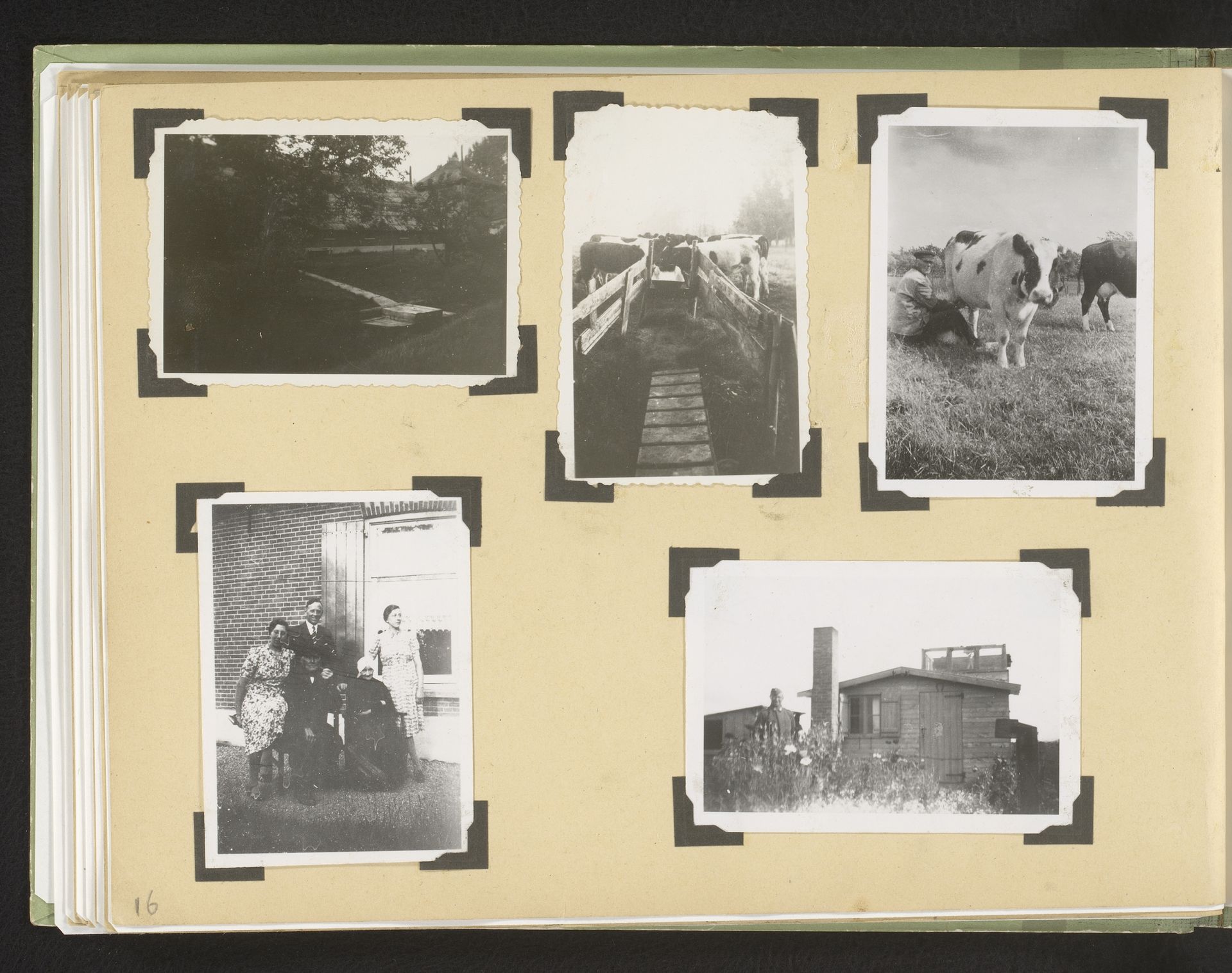 Boerderij en behuizing by Anonymous