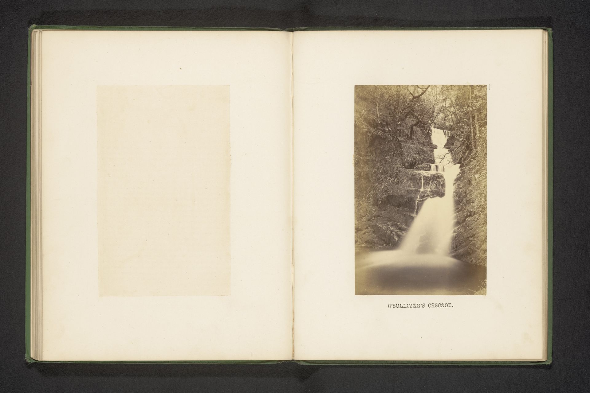 Gezicht op de O'Sullivan's waterval by John Hudson