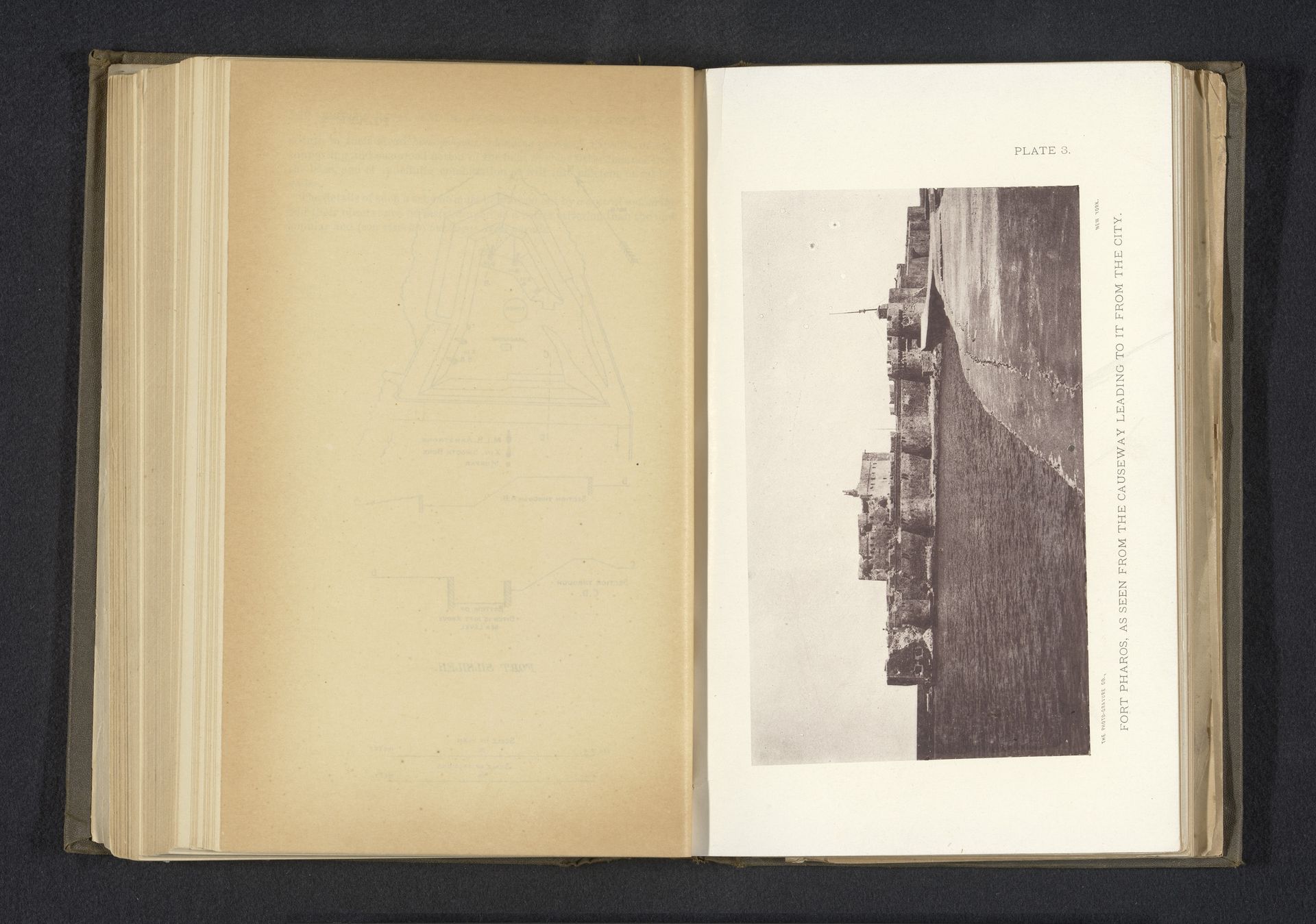 Gezicht op het fort op Pharos by Anonymous