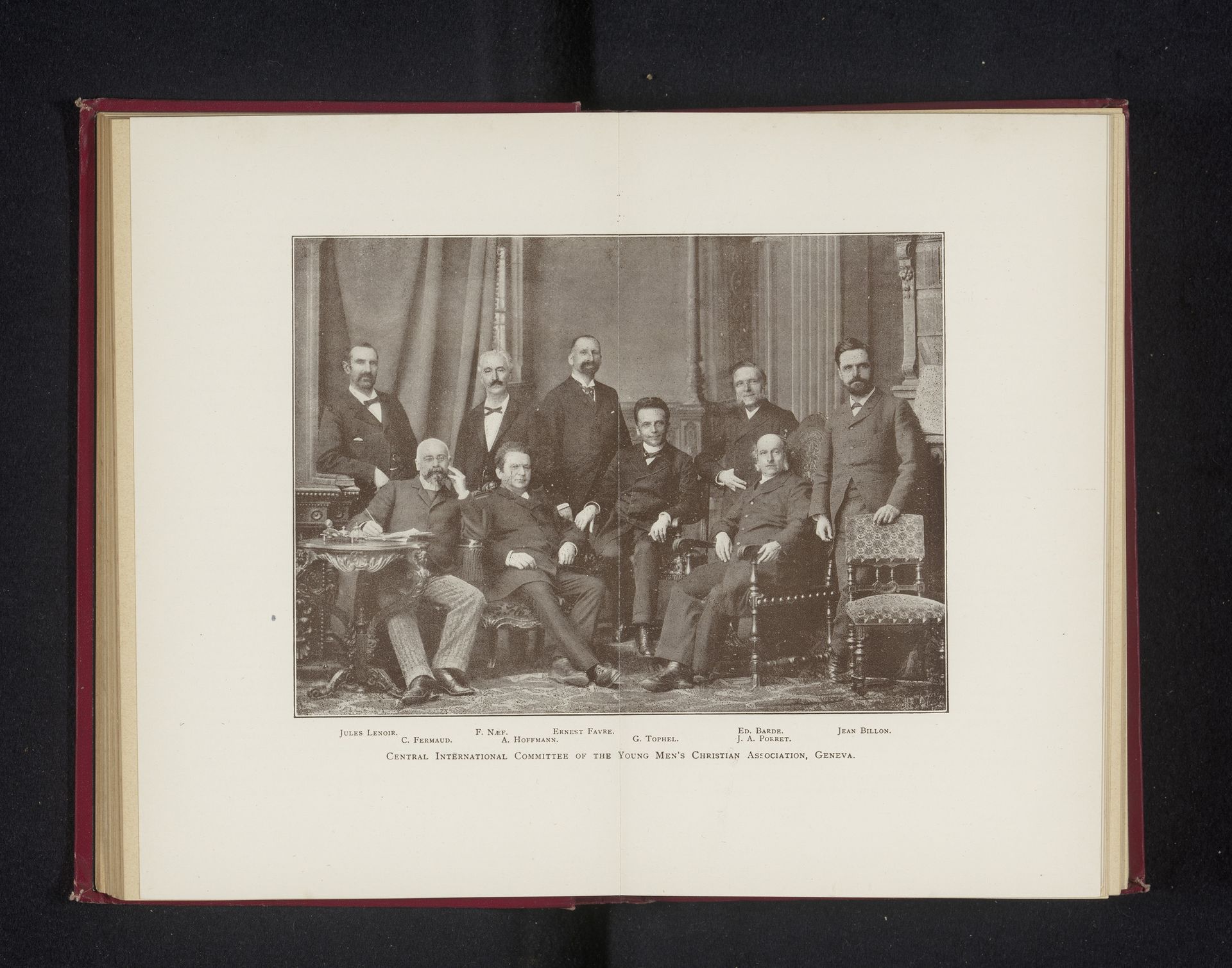 Groepsportret van het Central International Committee of the Young Men's Christian Association in Genève, Zwitserland by Anonymous