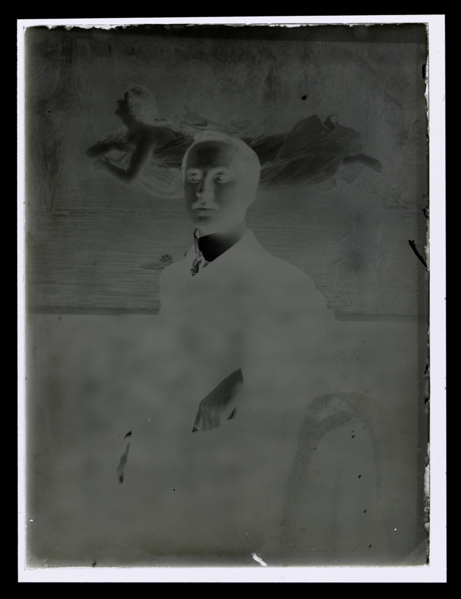 Portret van een onbekende man voor een schilderij van een liggende vrouw by Laurens Lodewijk Kleijn