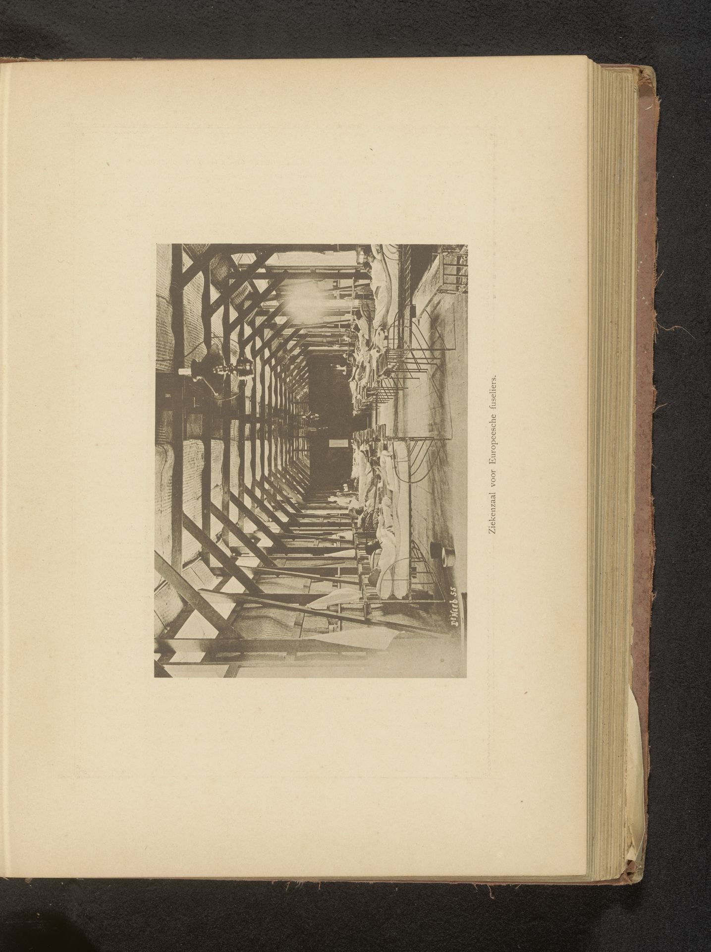Ziekenzaal voor Europese soldaten by Christiaan Johan Neeb