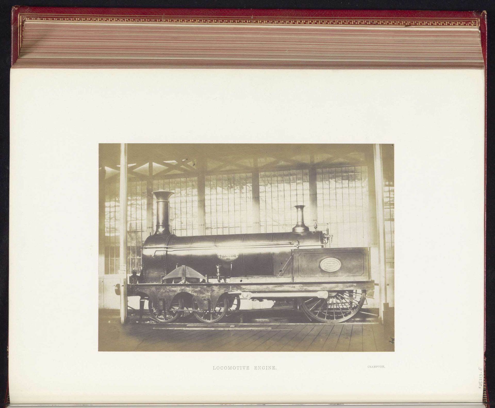 Locomotief van Crampton op de Great Exhibition of the Works of Industry of All Nations van 1851 in het Crystal Palace in Londen by Claude-Marie Ferrier
