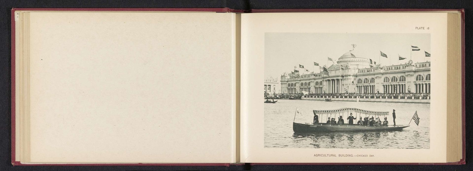 Gezicht op het landbouwgebouw, ontworpen door Charles McKim op de World's Columbian Exposition in Chicago in 1893 by Charles Dudley Arnold