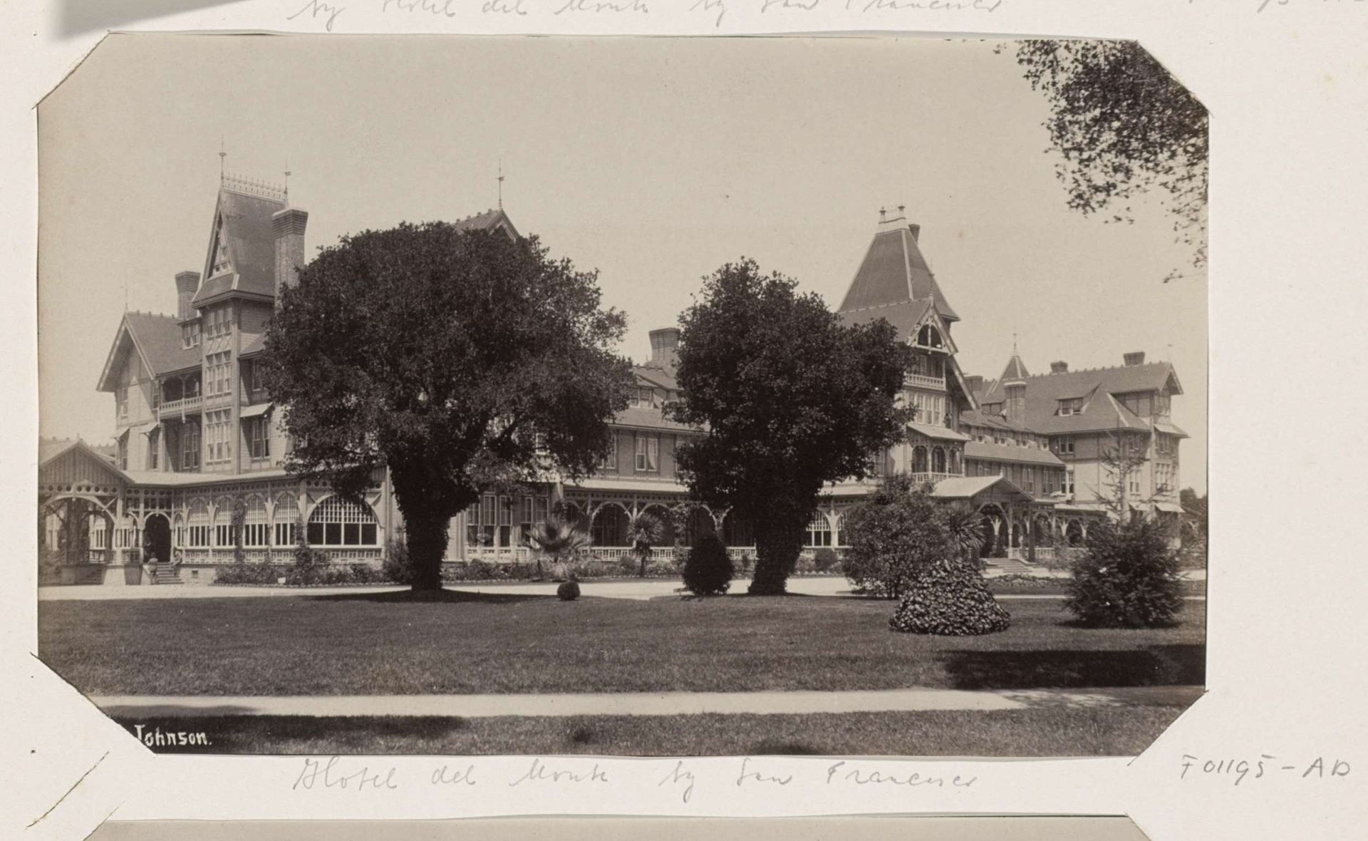 Exterieur en tuin van Hotel del Monte in San Francisco by Johnson (fotograaf)