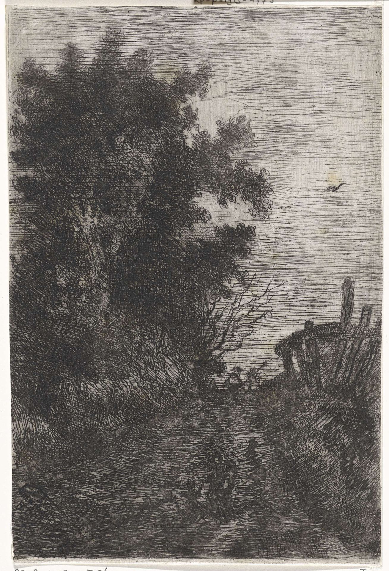 Wandelaar op een pad langs de bosrand by Arnoud Schaepkens