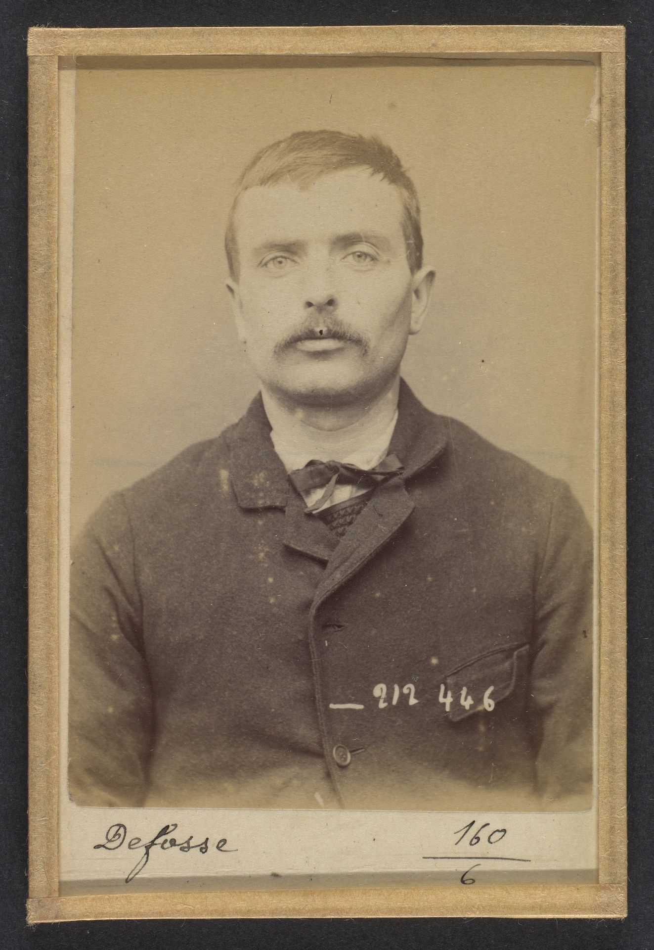 Defosse. Claude (dit Delfosse ou Lafosse). 29 ans, né à Arbeuf (Nièvre). Cocher. Anarchiste. 2/1/94. by Alphonse Bertillon