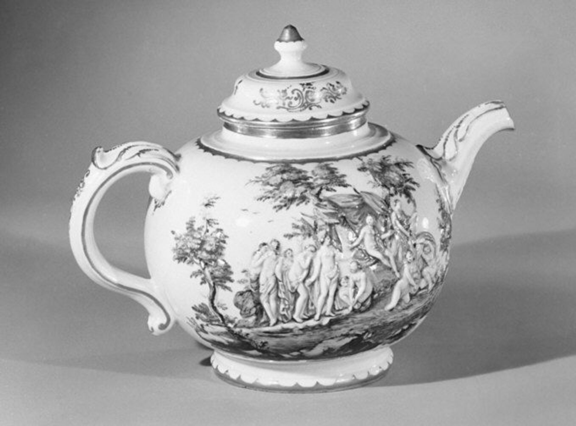 Teapot with cover by Doccia Porcelain Manufactory