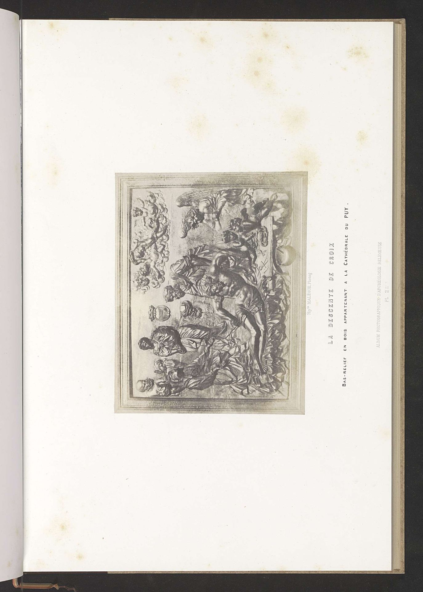 Bas-reliëf met de kruisafneming, afkomstig van de kathedraal van Le Puy-en-Velay by Hippolyte Malègue