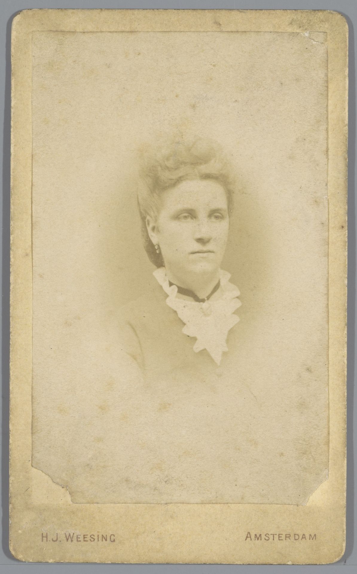 Portret van een onbekende vrouw by Hermanus Jodocus Weesing
