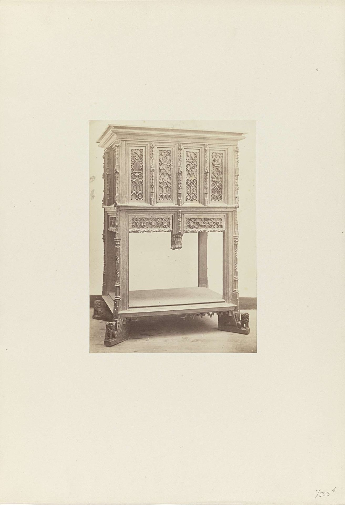 Kast van een Alkmaarse schutterij, in de collectie van het Koninklijk Oudheidkundig Genootschap, 1877 by Pieter Oosterhuis