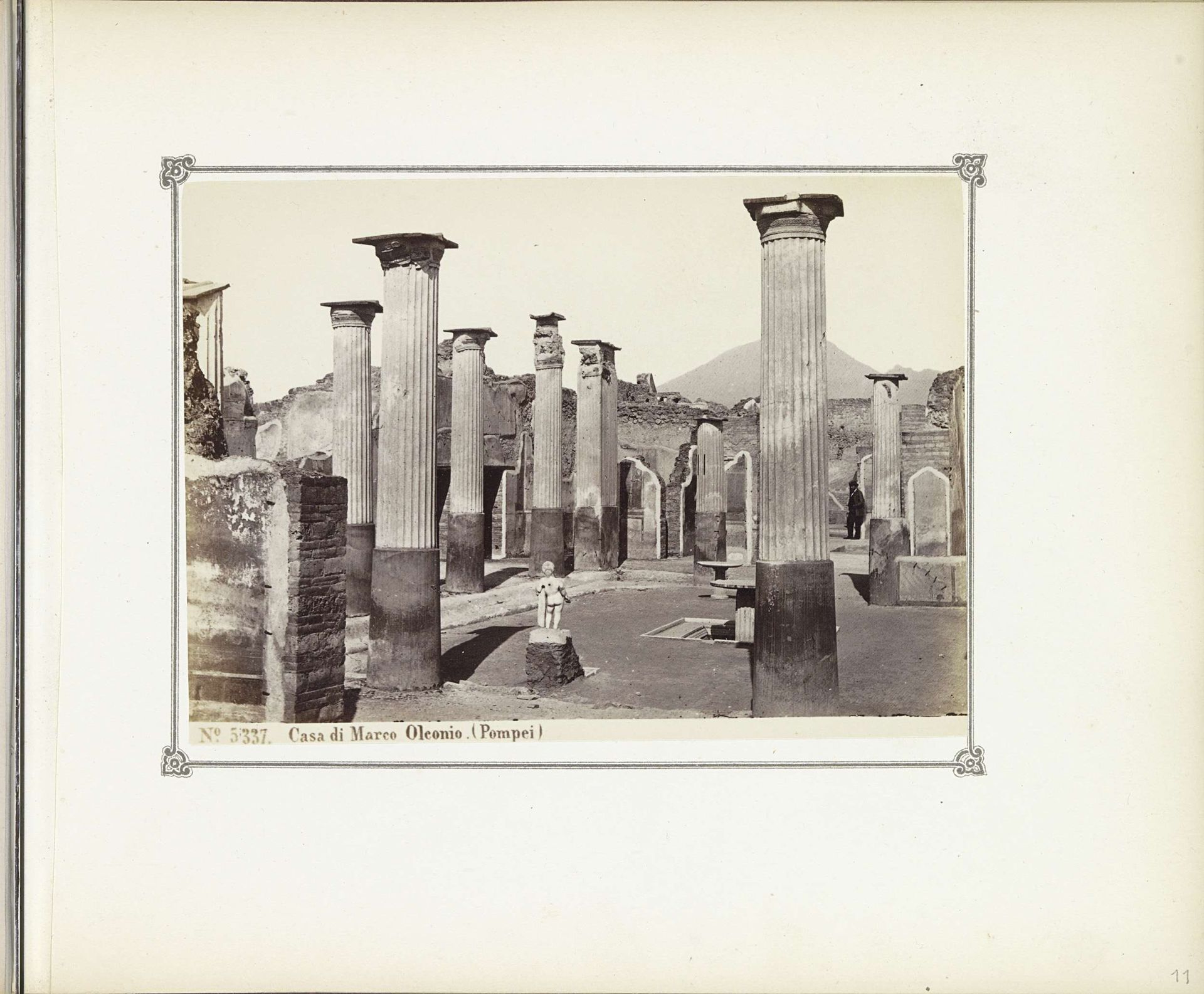 Restanten van het Casa di Marco Olconio in Pompeï by Giorgio Sommer