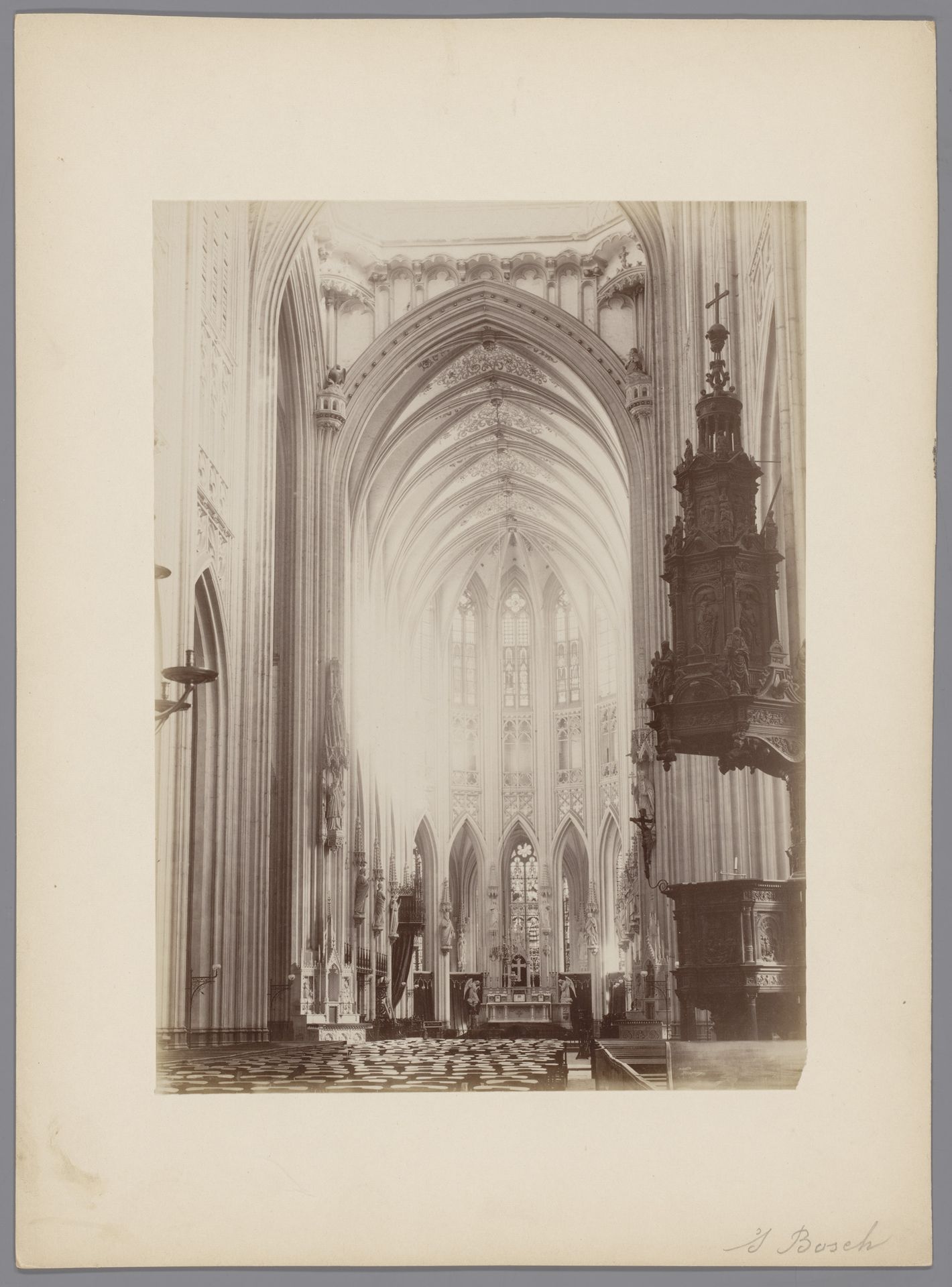 Gezicht in het koor van de Sint-Janskathedraal te Den Bosch by anoniem (Monumentenzorg)