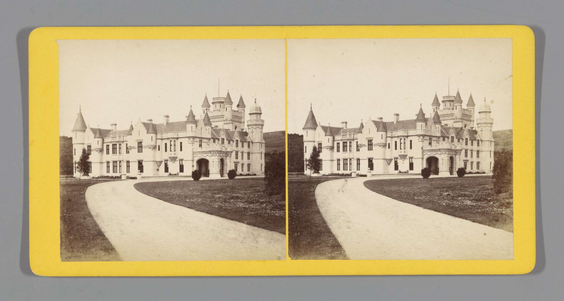Exterieur van Balmoral Castle nabij Aberdeen by James Valentine