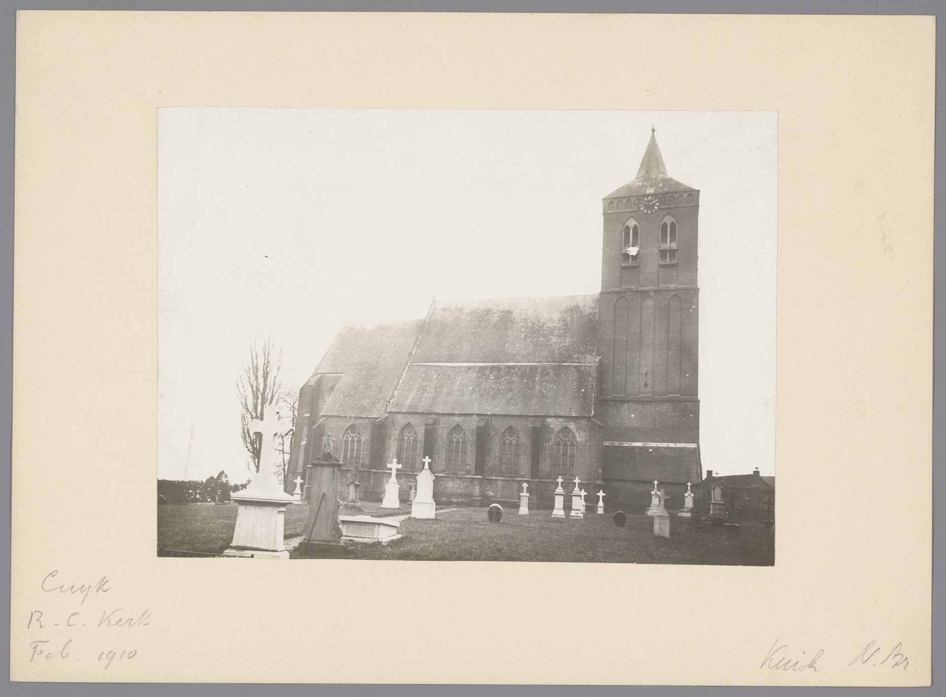 Gezicht op de oude Sint-Martinuskerk te Cuijk by anoniem (Monumentenzorg)