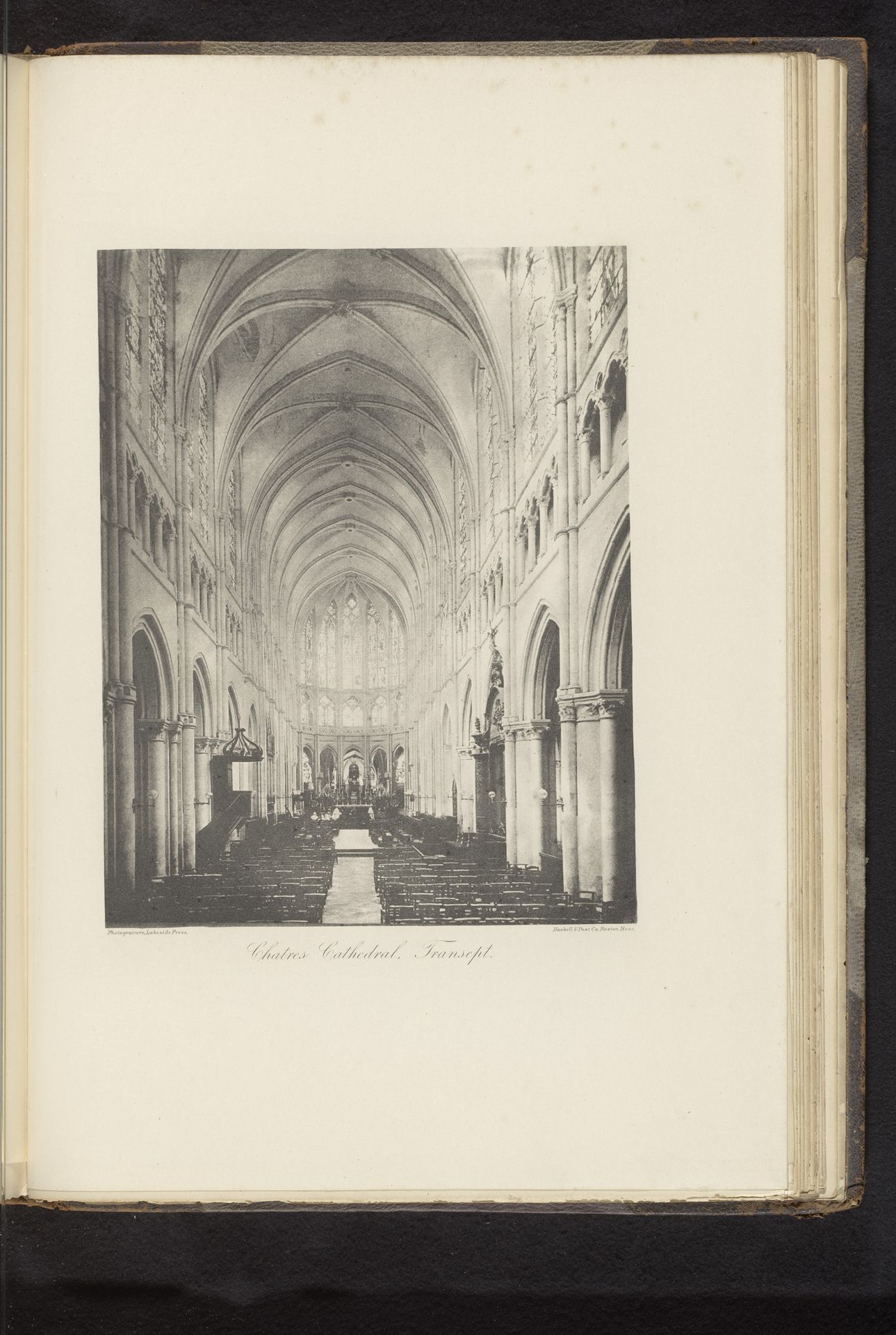 Interieur van de kathedraal van Chartres by Anonymous