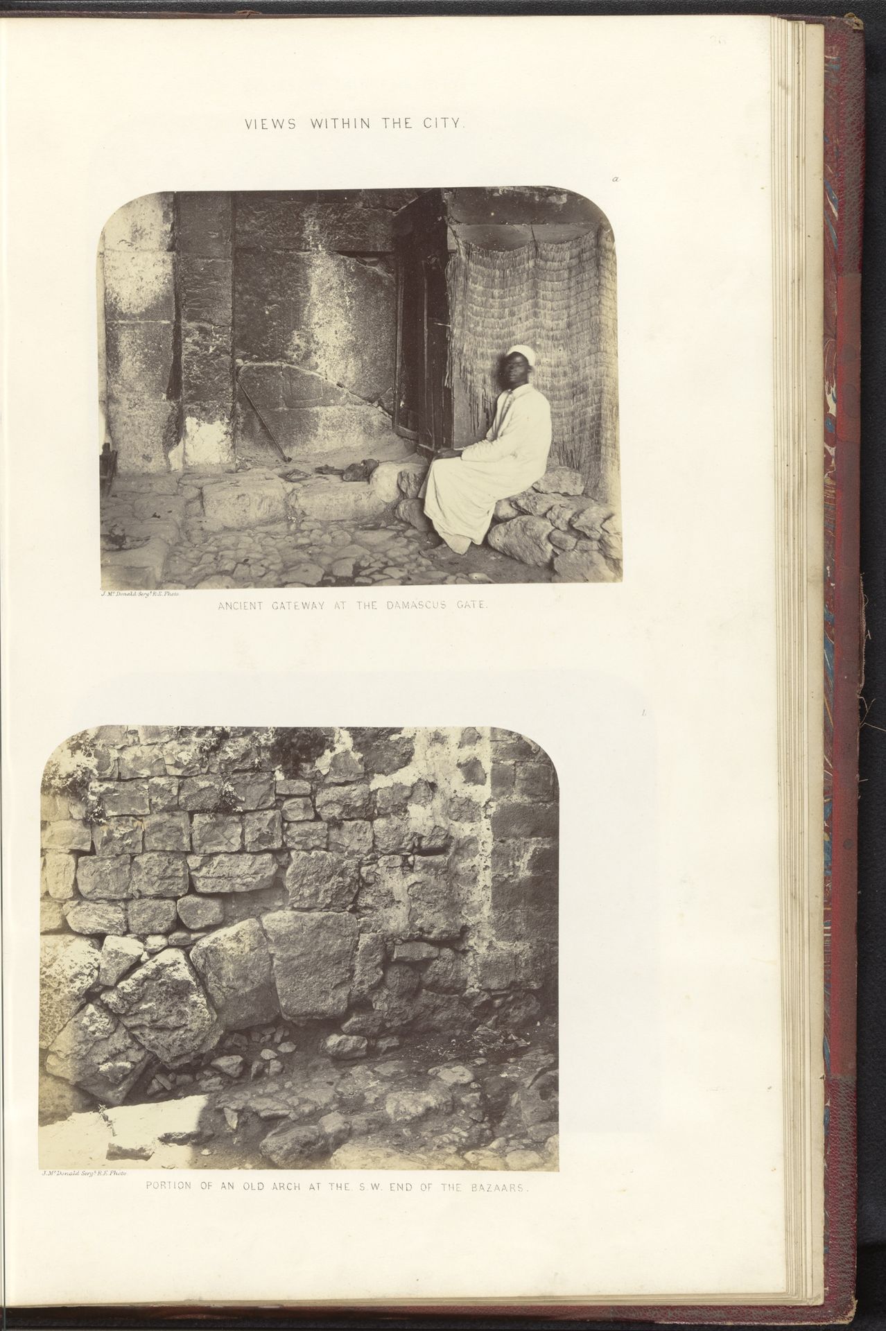 Gezicht op een oude toegangsweg bij de Damascuspoort en een gezicht op een deel van een boog in een muur van de bazaars, in Jeruzalem by James McDonald