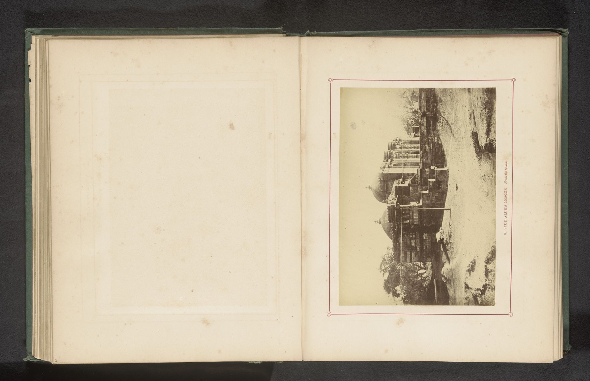 Gezicht op de Syud Alum-moskee in Ahmedabad by Thomas Biggs