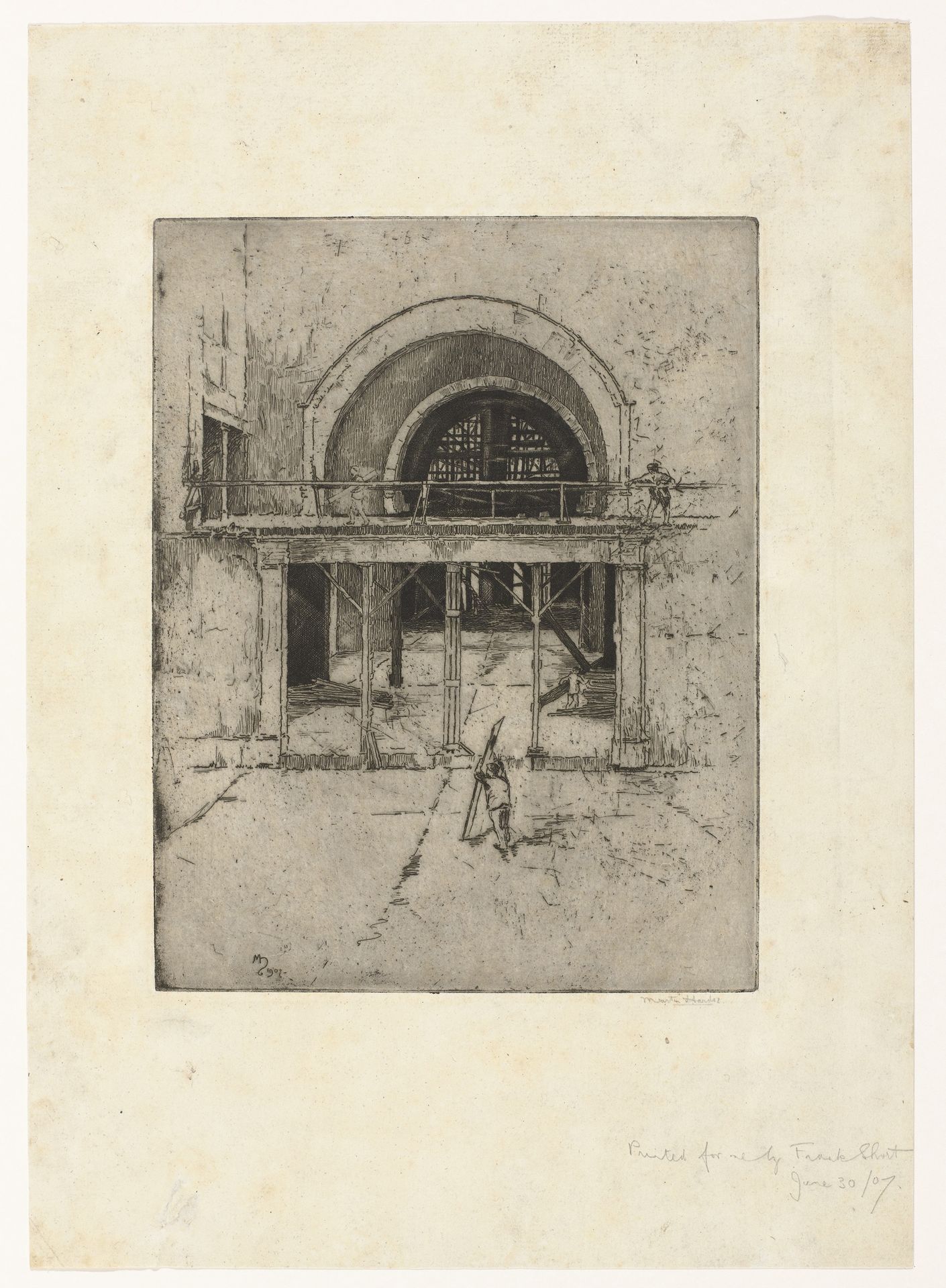 Ingang van het Victoria and Albert Museum in Londen by Martin Hardie