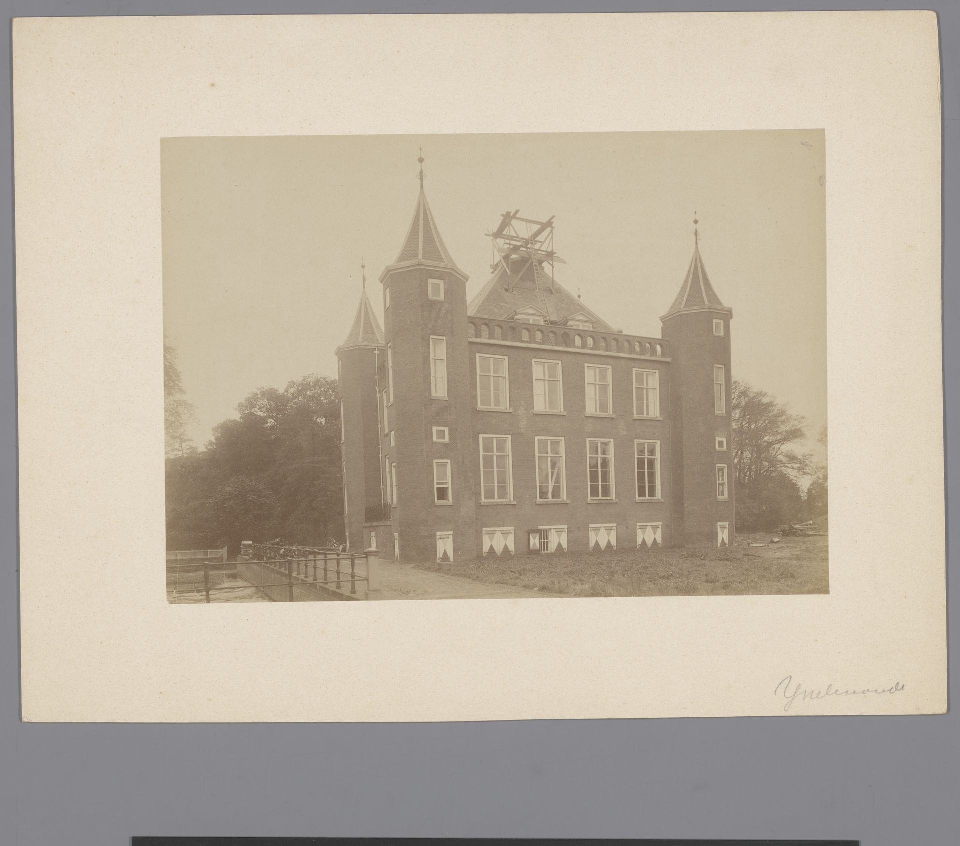 Noordzijde van Kasteel IJsselmonde by anoniem (Monumentenzorg)