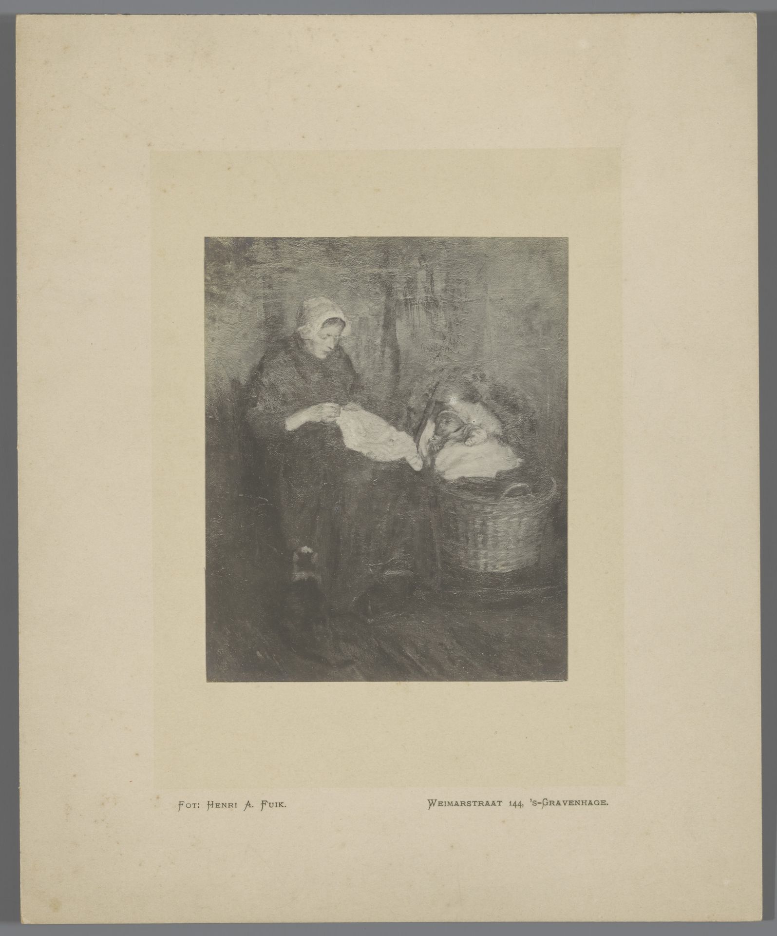 Fotoreproductie van Larense vrouw bij de wieg door Albert Neuhuys by Henri A. Fuik