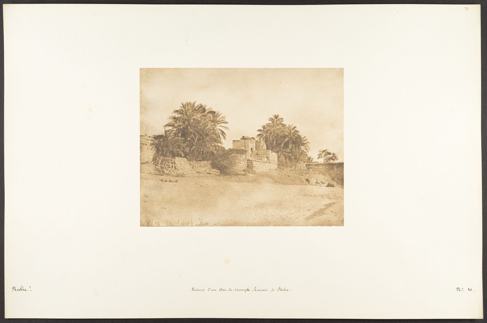 Ruines d'un Arc-de-triomphe Romain, à Philae by Maxime Du Camp