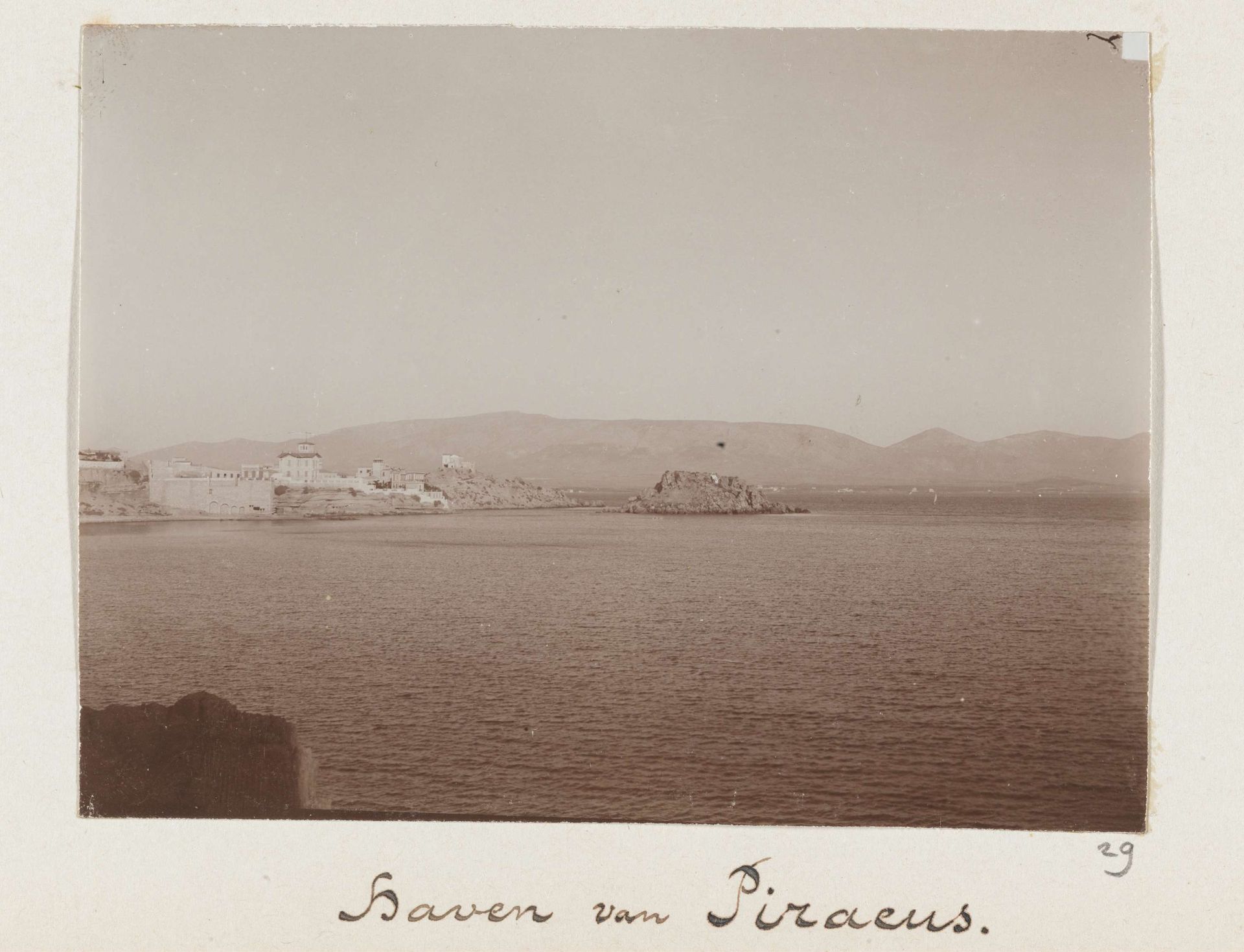 Haven van Piraeus by Johannes Lodewijk Heldring